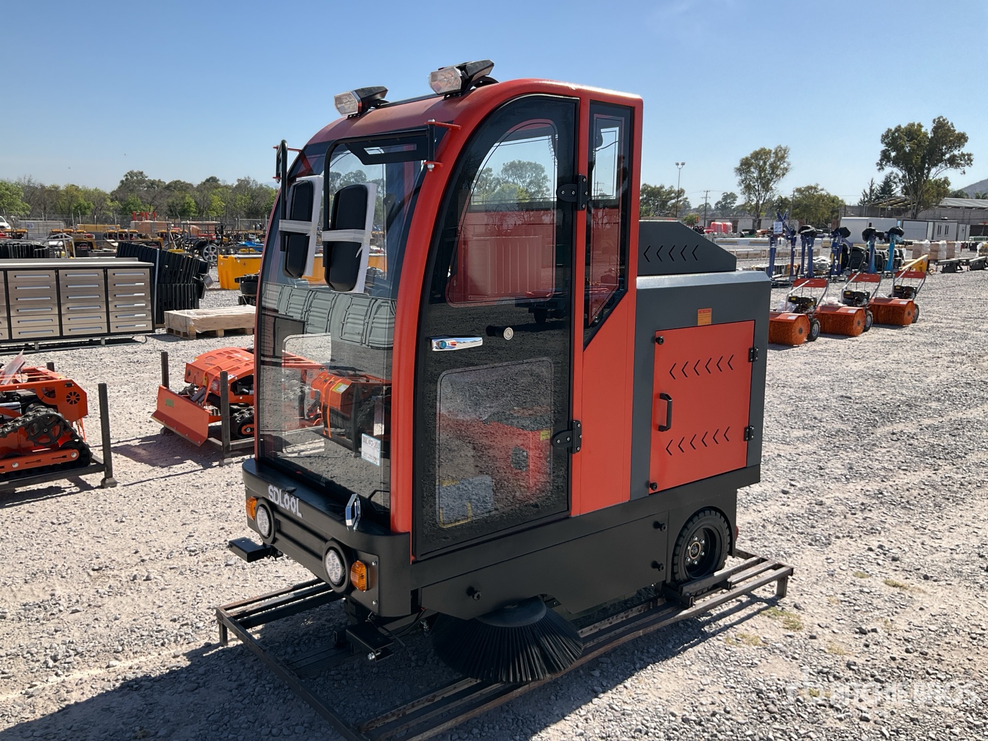 General Appearance with Picture, Left Front Corner