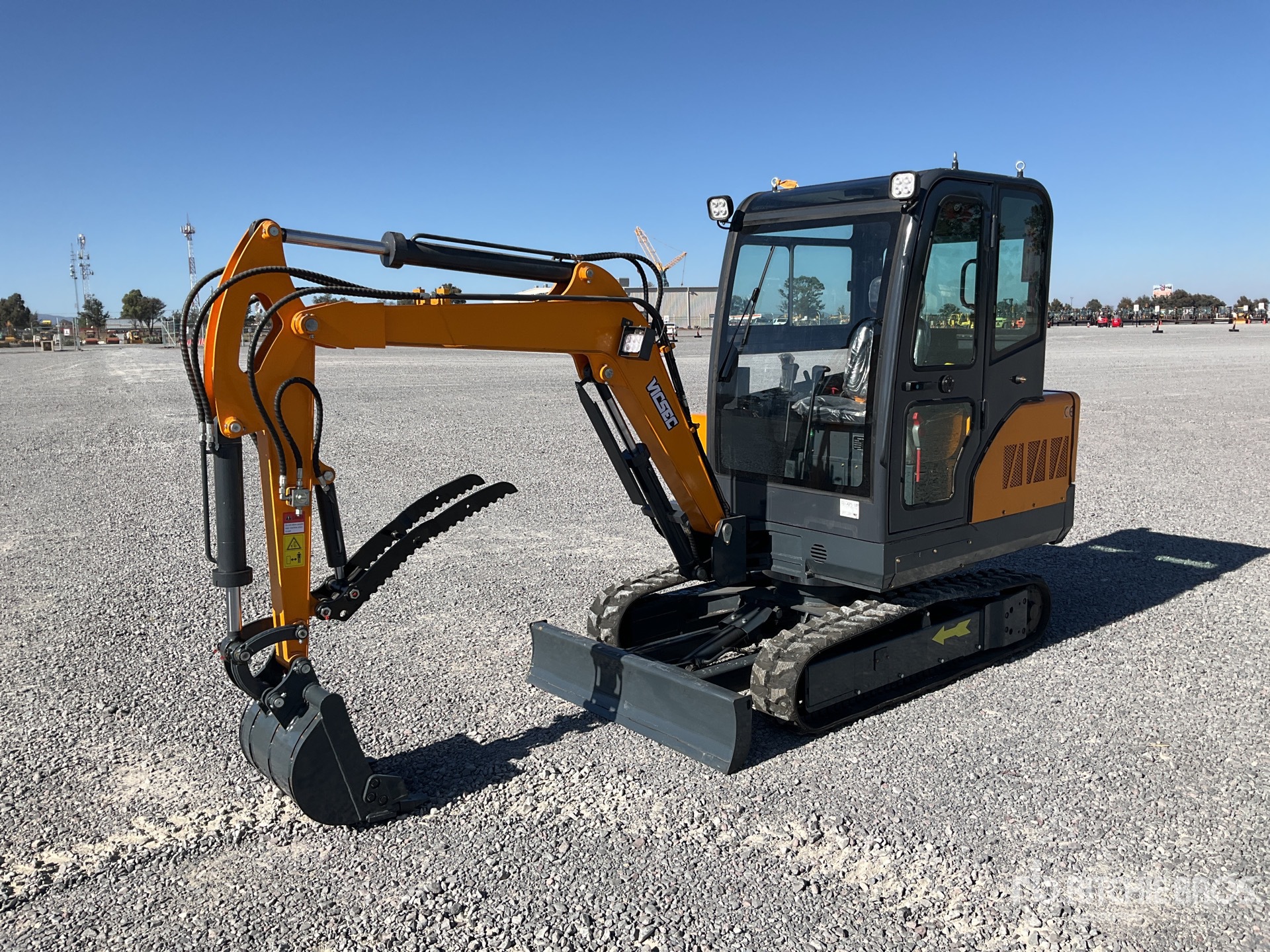 General Appearance with Picture, Left Front Corner