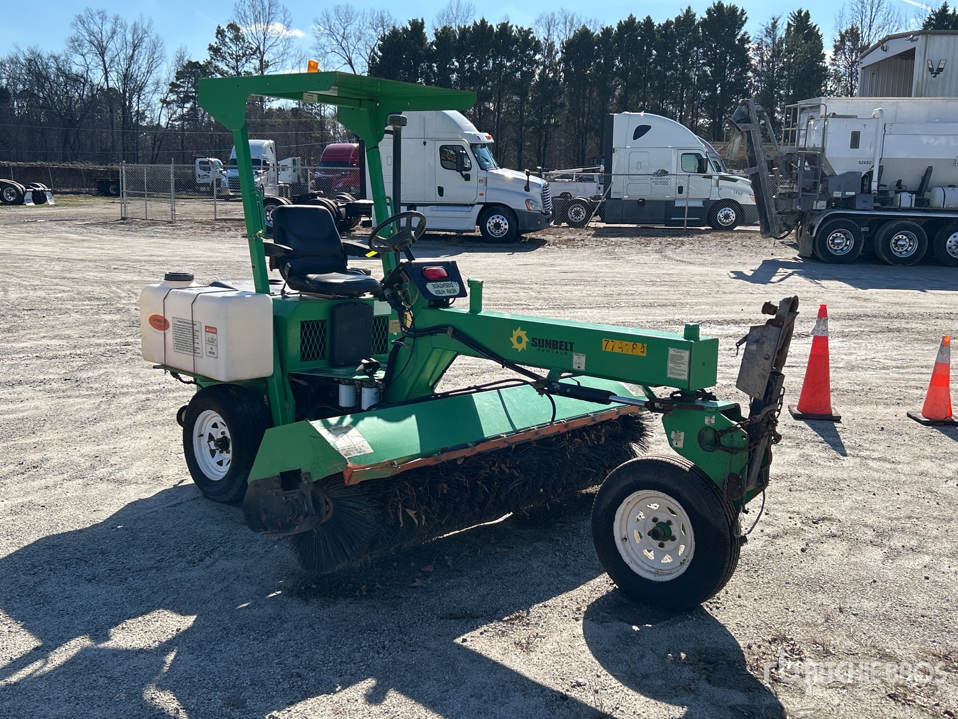 General Appearance with Bild, Ecke vorne rechts