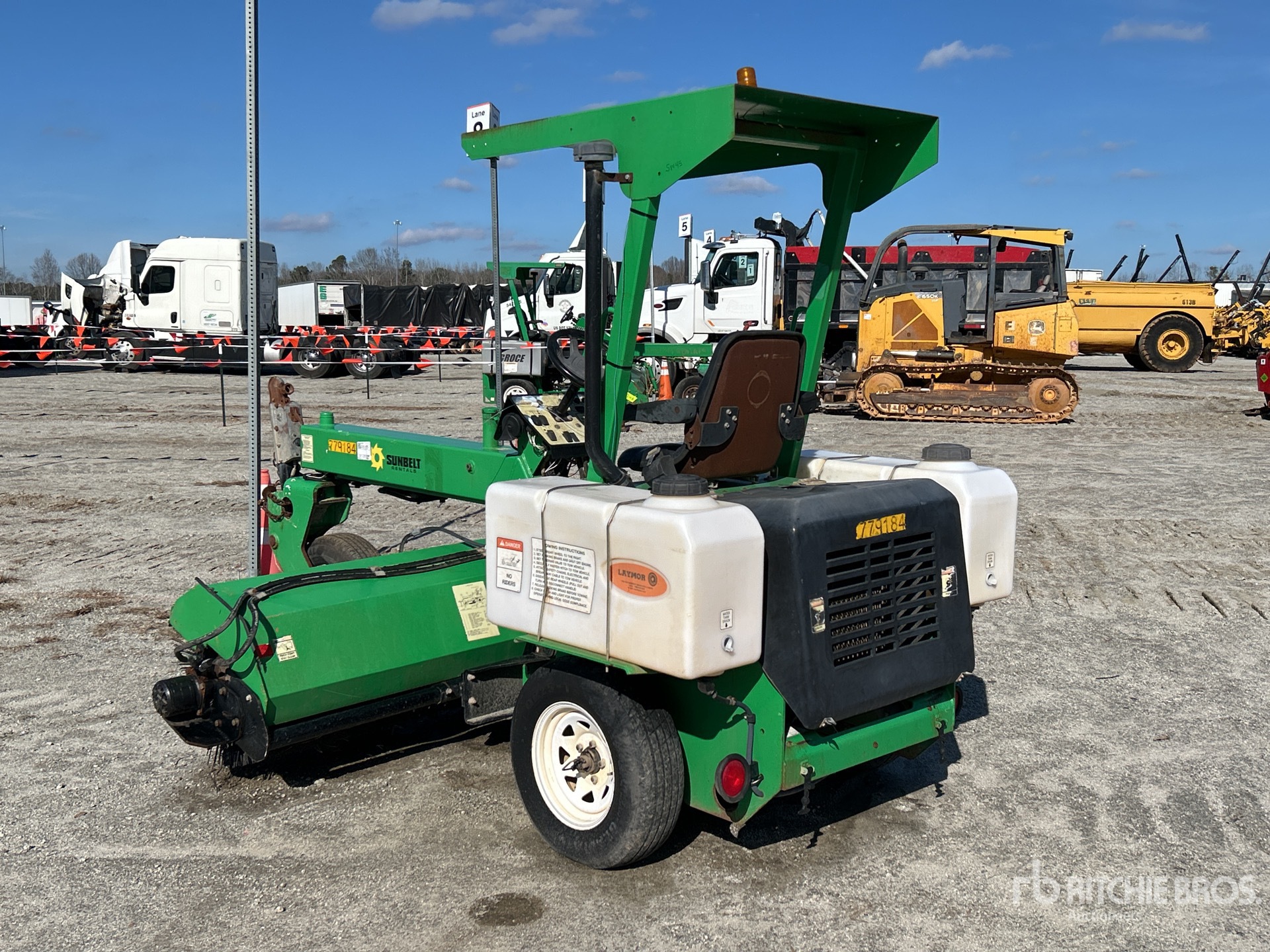 General Appearance with Bild, Ecke hinten links