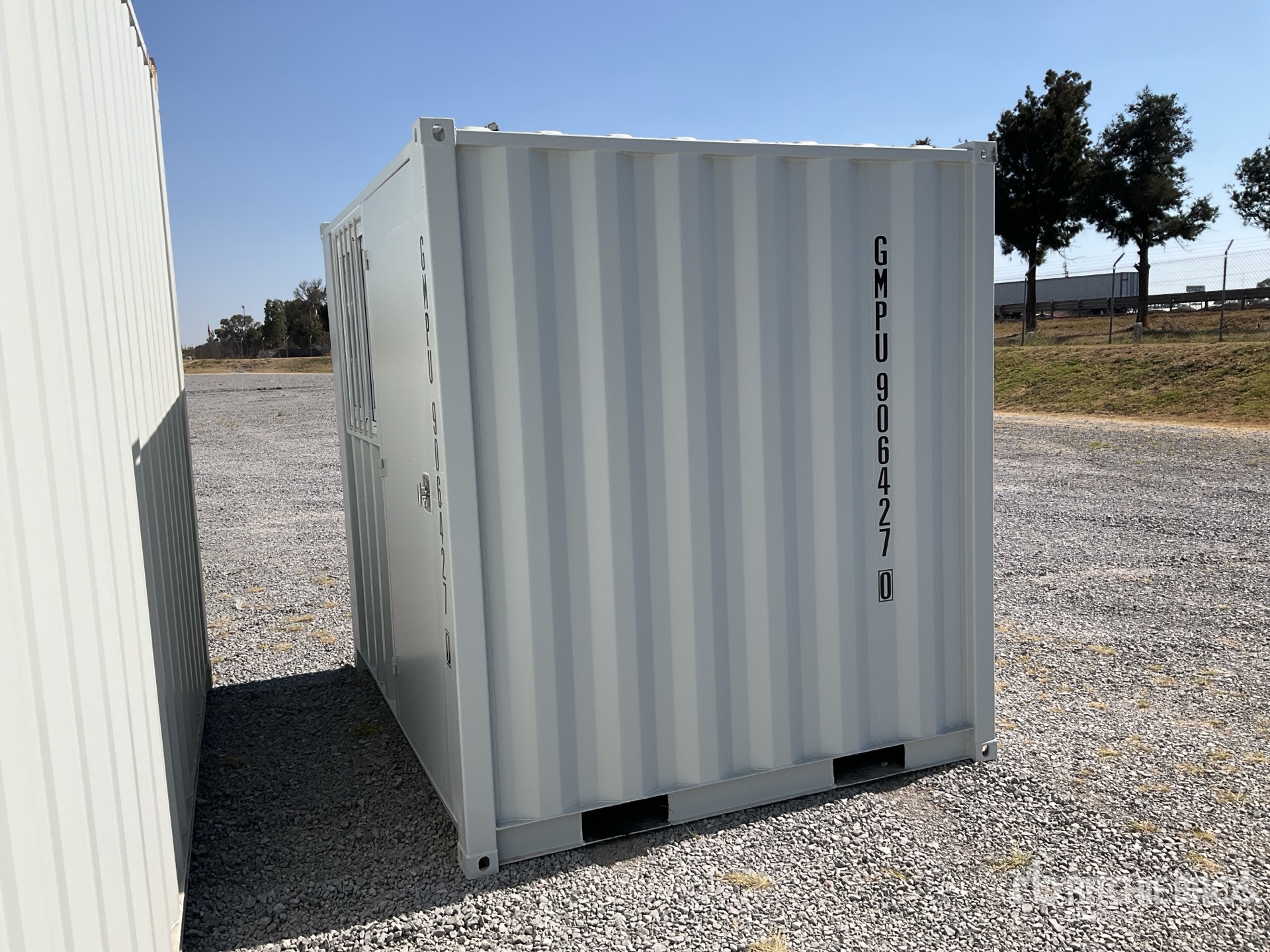 Aspect général with Image, coin arrière gauche