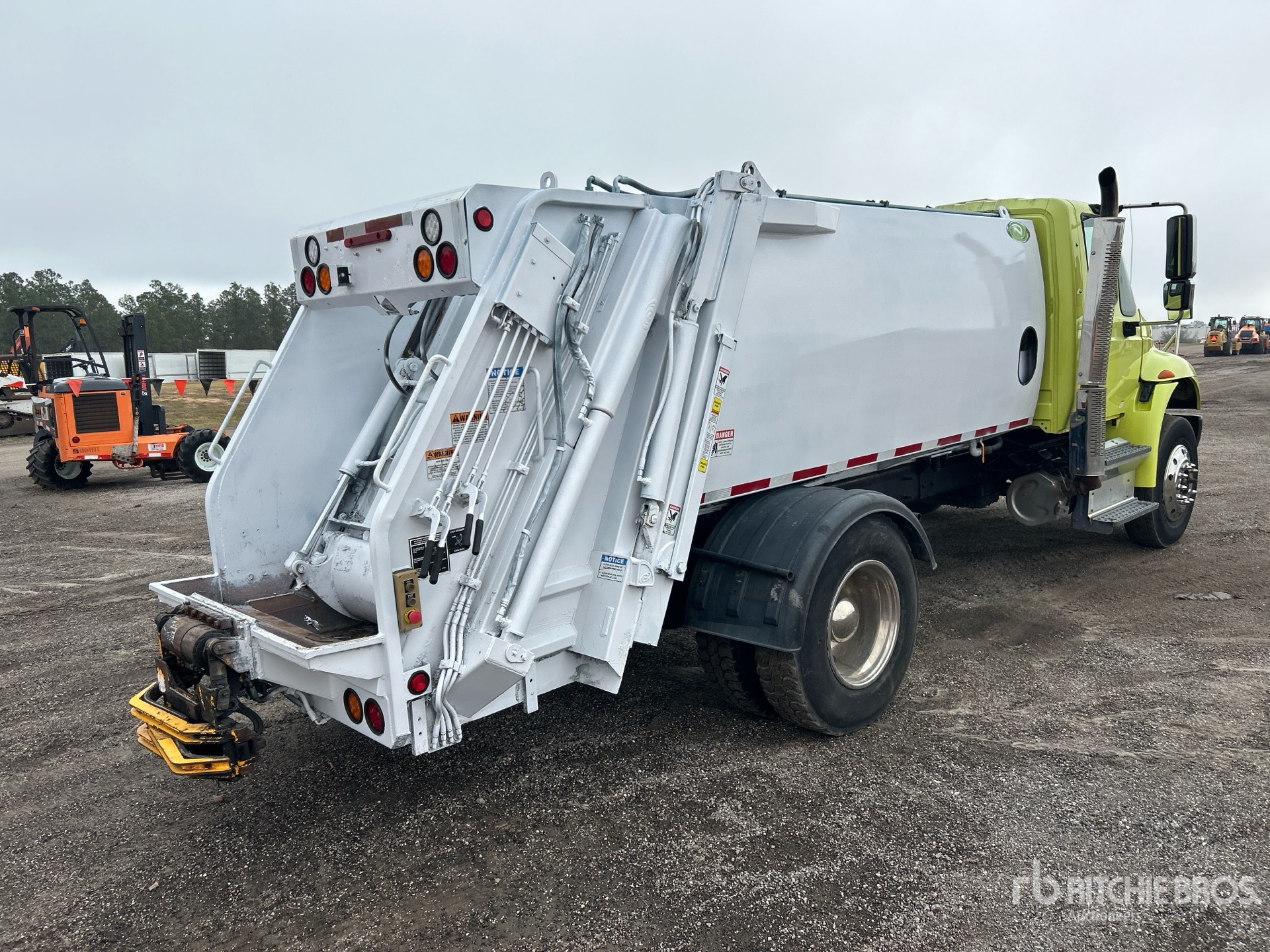 General Appearance with Imagen: esquina trasera derecha