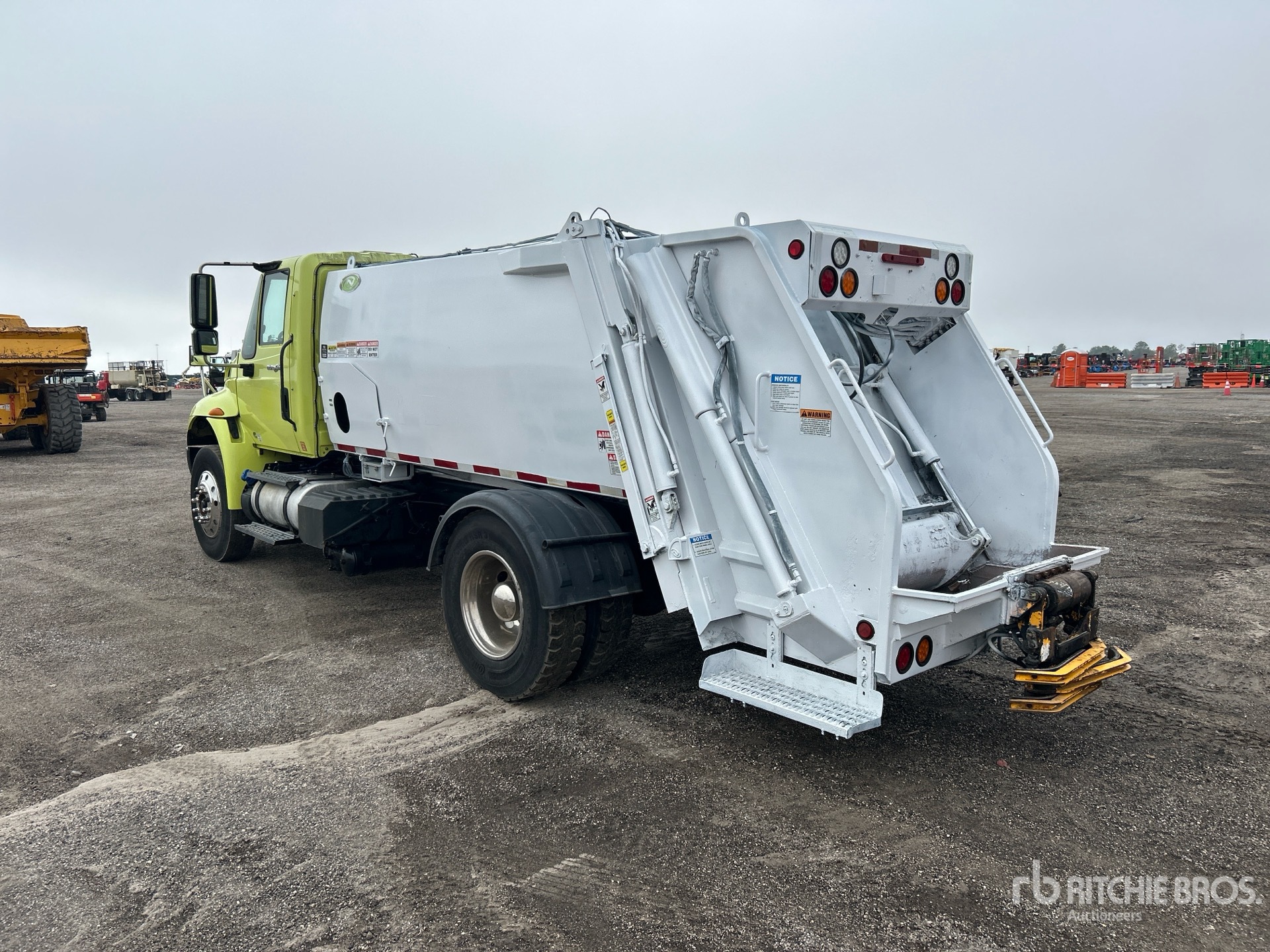 General Appearance with Imagen: esquina trasera izquierda