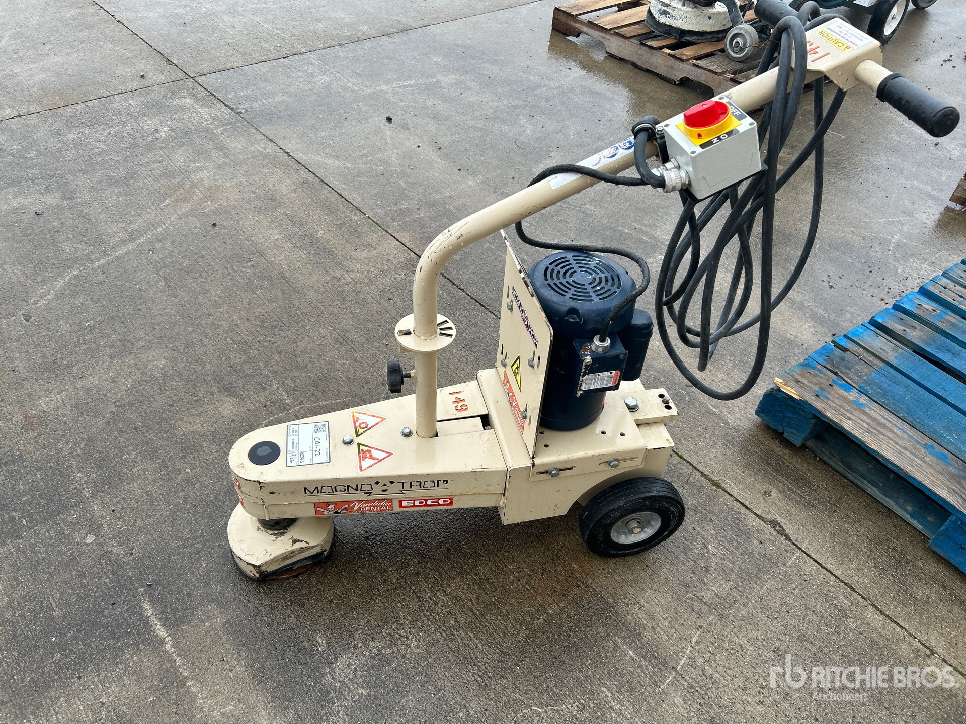 General Appearance with Foto, angolo anteriore sinistro