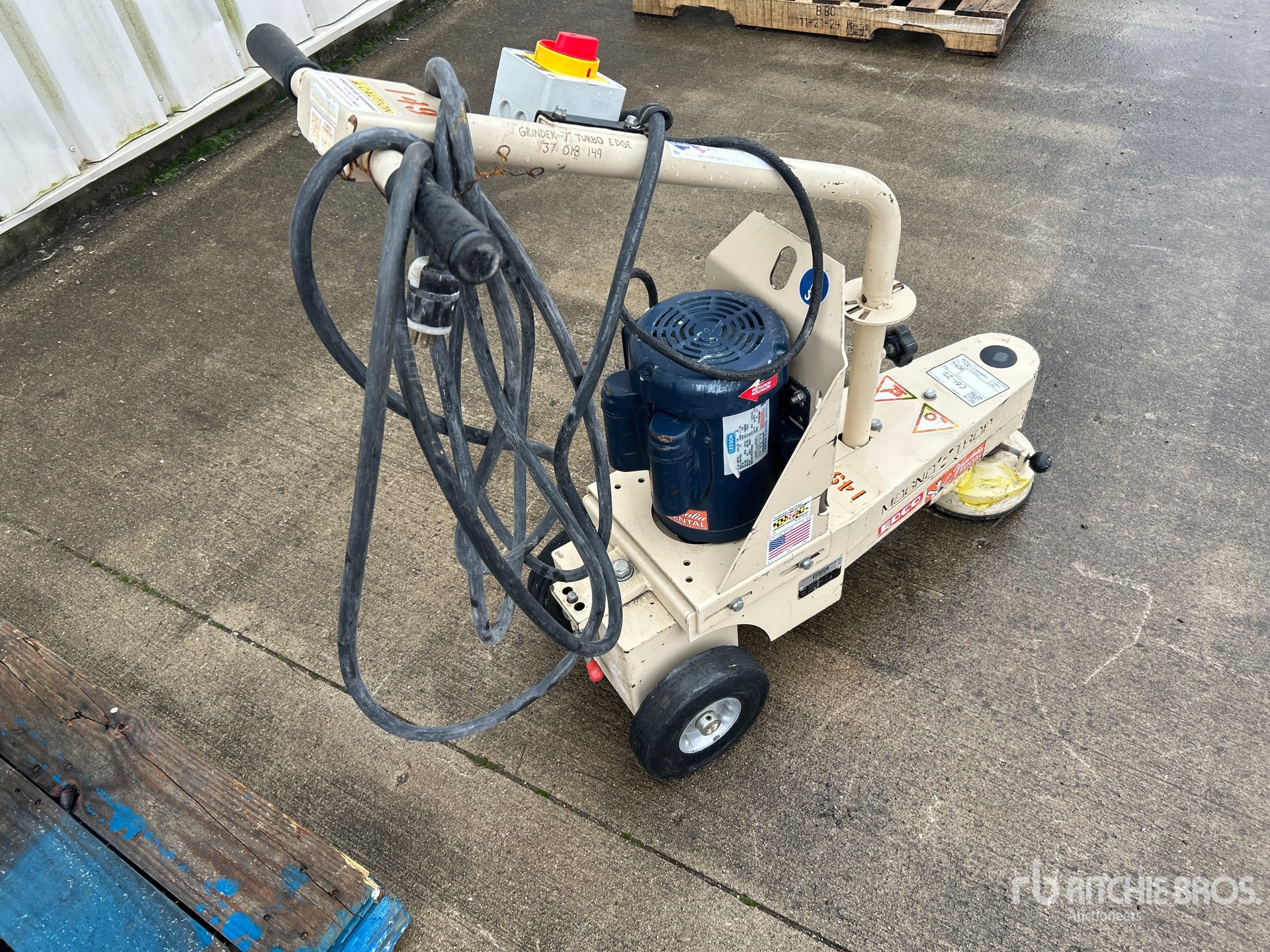 General Appearance with Foto, angolo anteriore sinistro