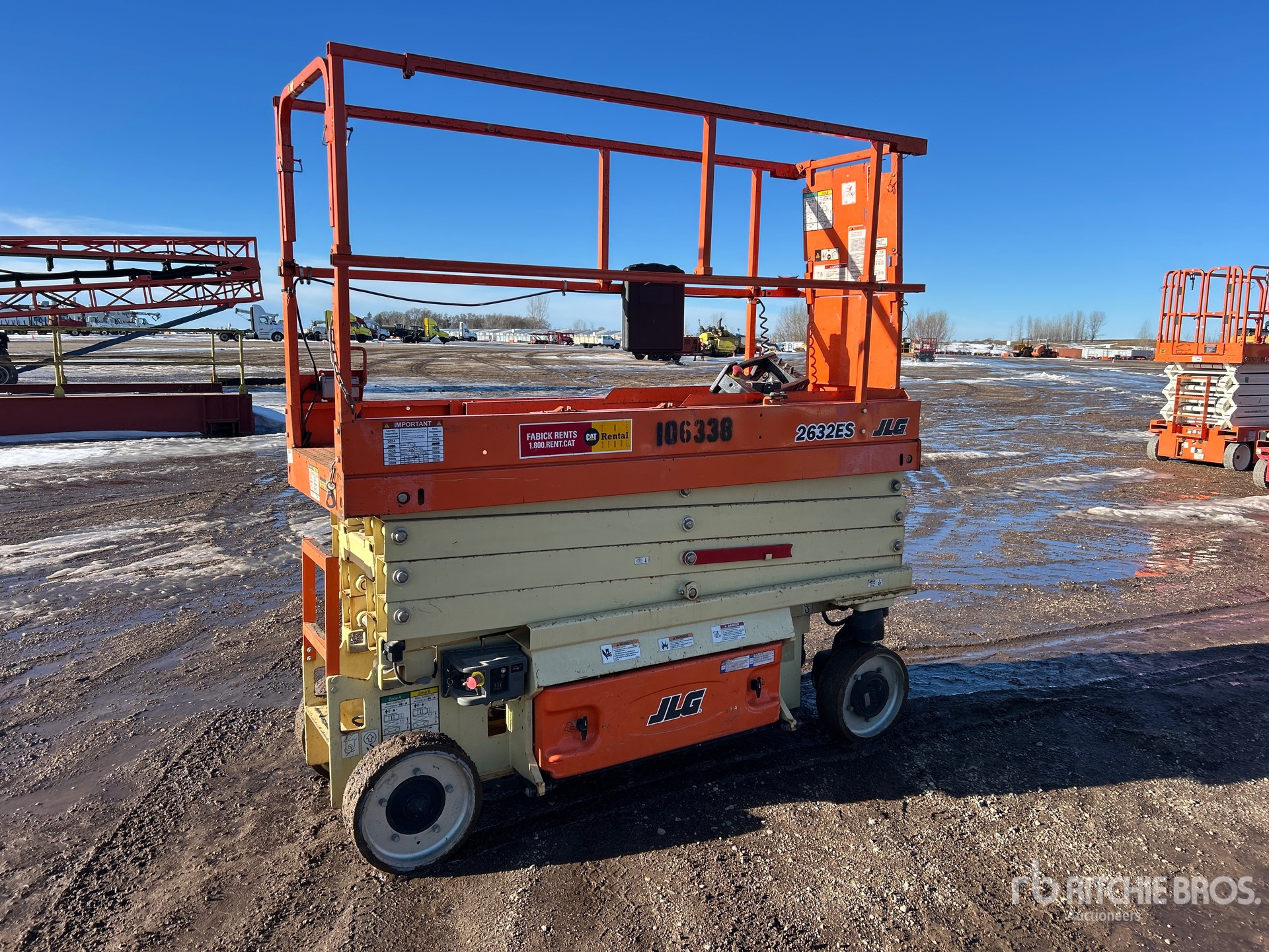 Aspect général with Image, coin arrière droit