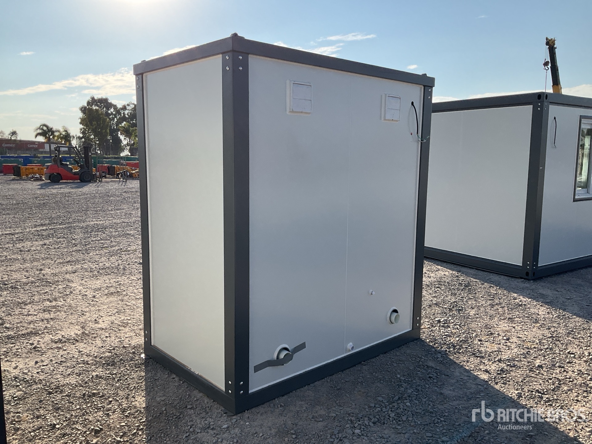 Aspect général with Image, coin arrière droit