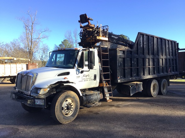 Knuckle Boom on 2007 International 7400 6x4 Grapple Truck