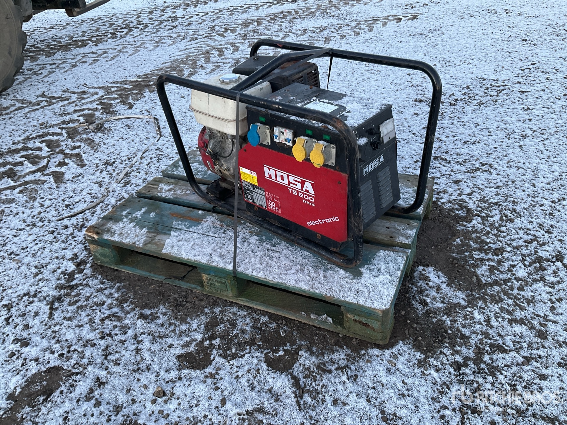 General Appearance with Picture, Left Rear Corner