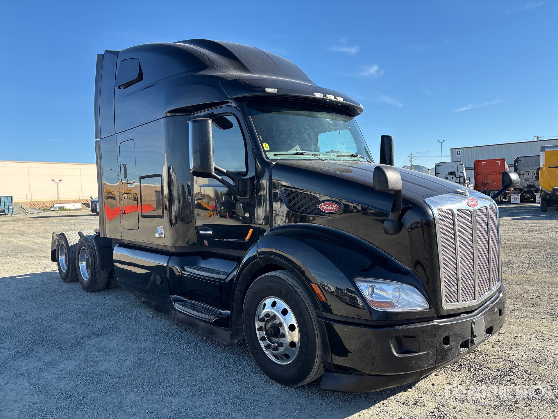 General Appearance with Bild, Ecke vorne rechts