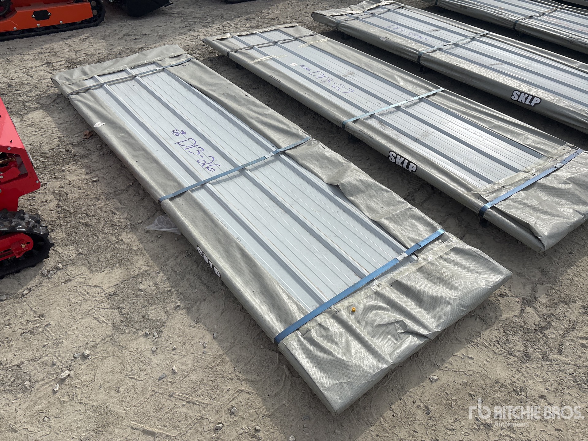 General Appearance with Bild, Ecke vorne links