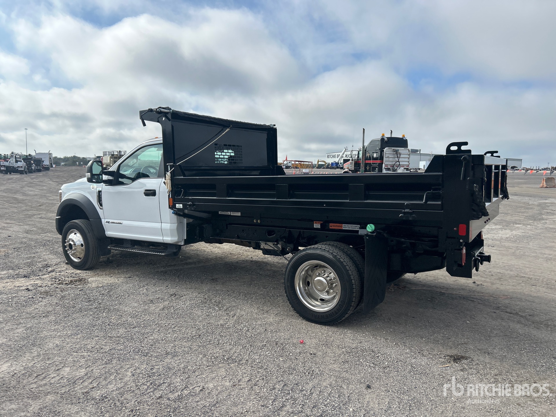 General Appearance with Bild, Ecke hinten links