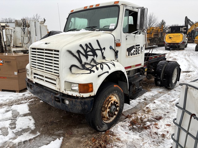 1993 International 8100 4x2 Cab and Chassis 1993 International 8100 4x2 Cab and Chassis