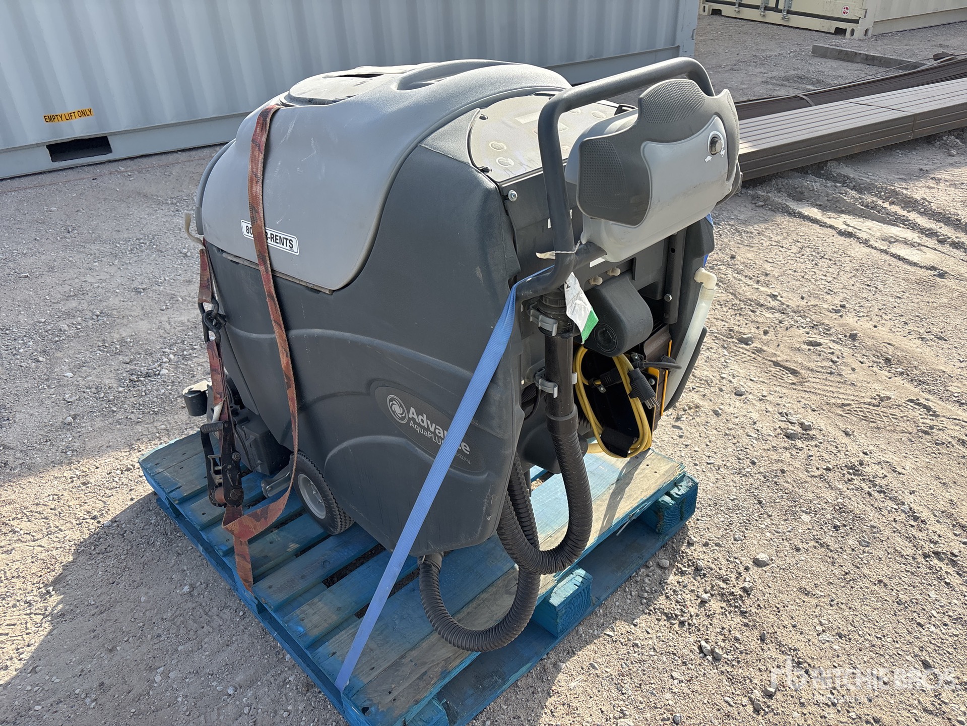 General Appearance with Bild, Ecke hinten links