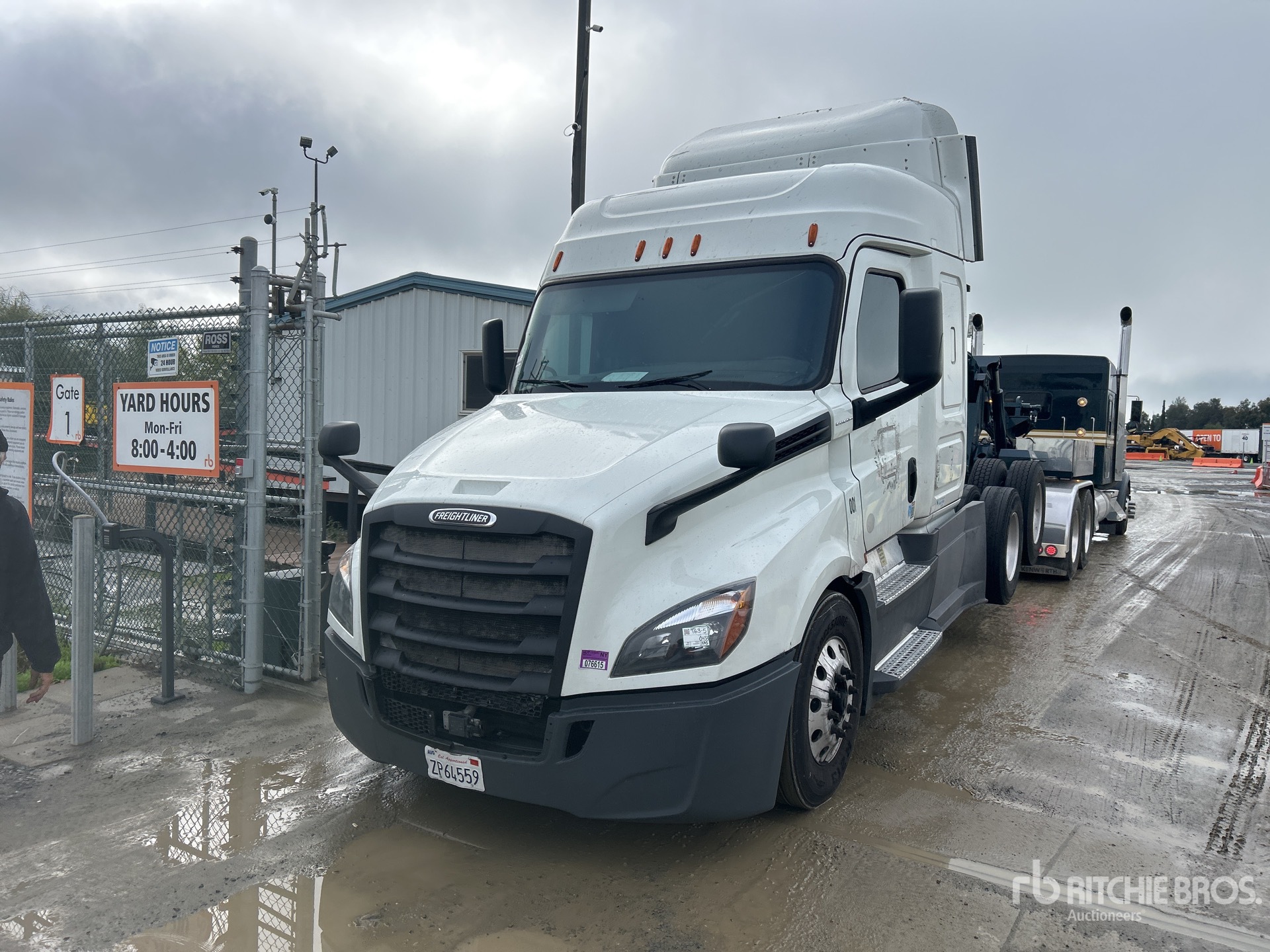 2020 Freightliner CASCADIA 126