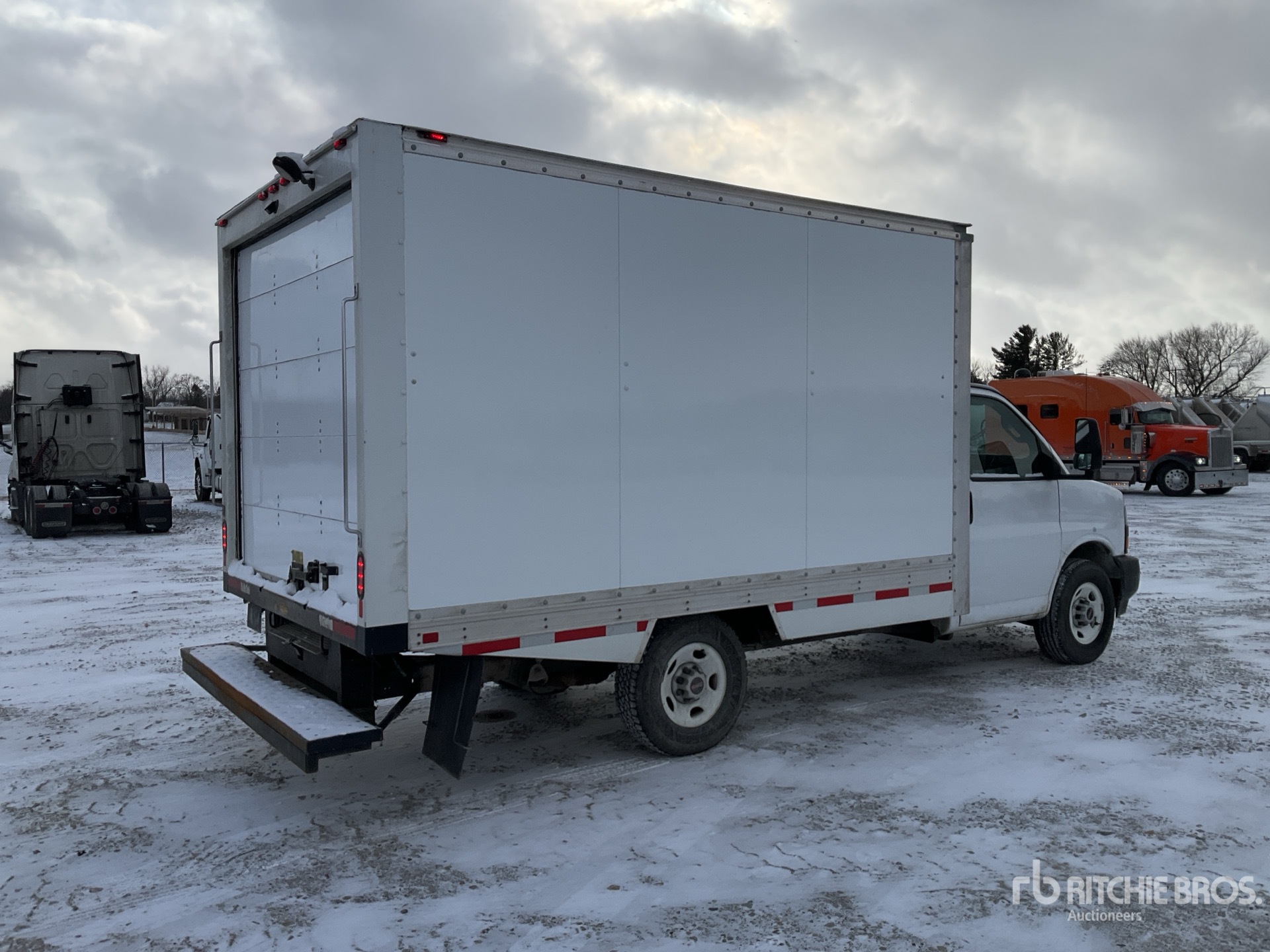 General Appearance with Picture, Right Rear Corner