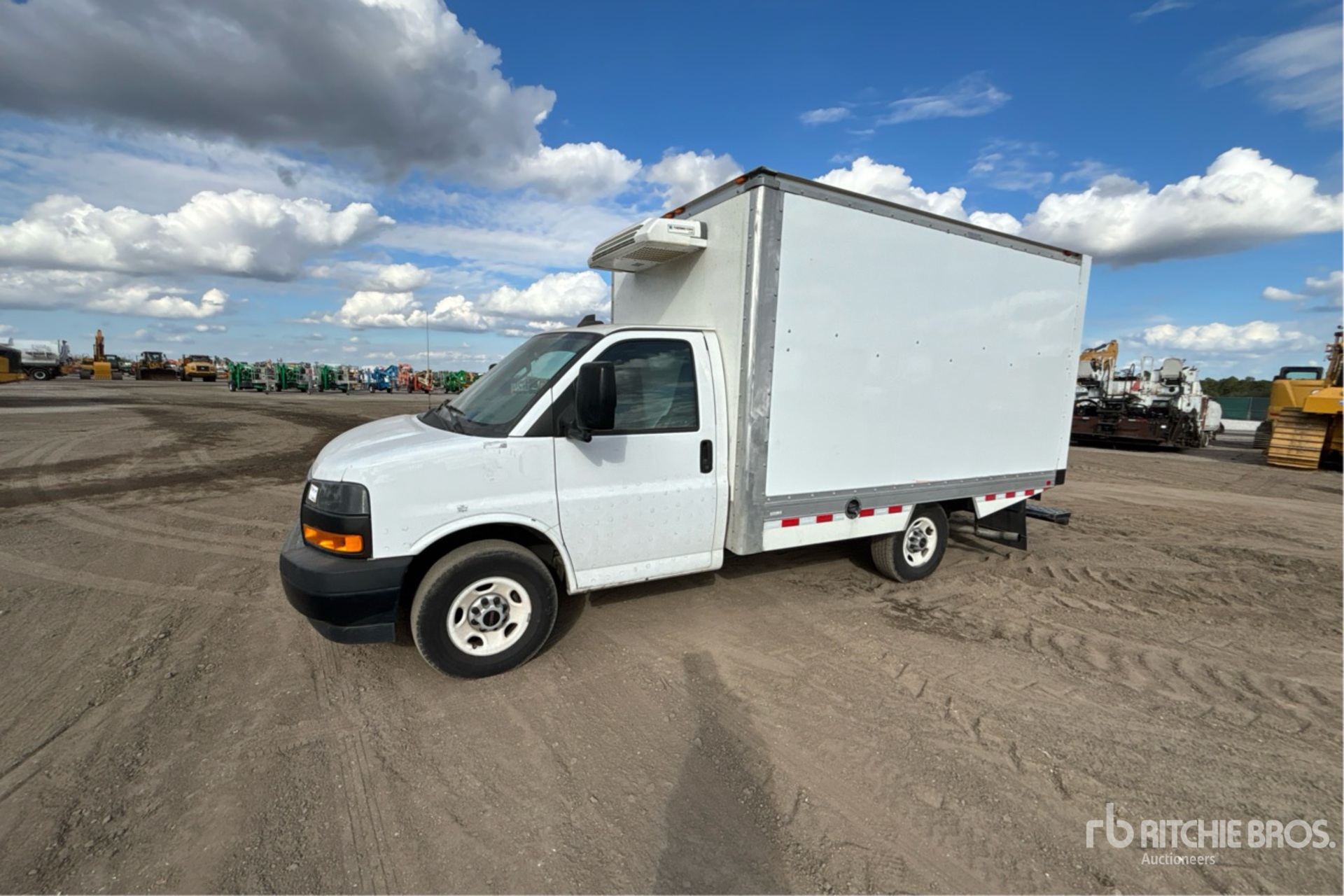 General Appearance with Bild, Ecke vorne links