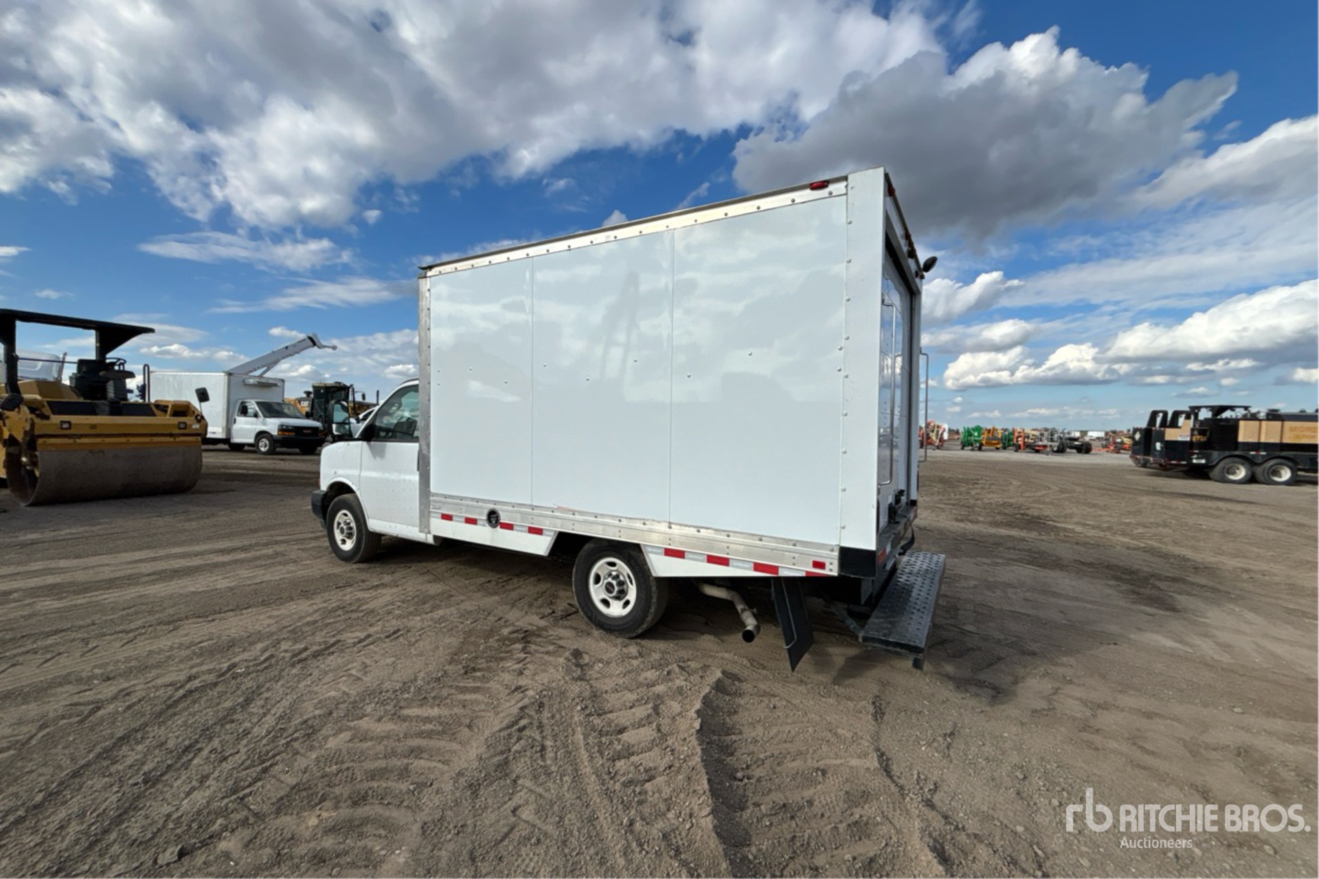 General Appearance with Bild, Ecke hinten links