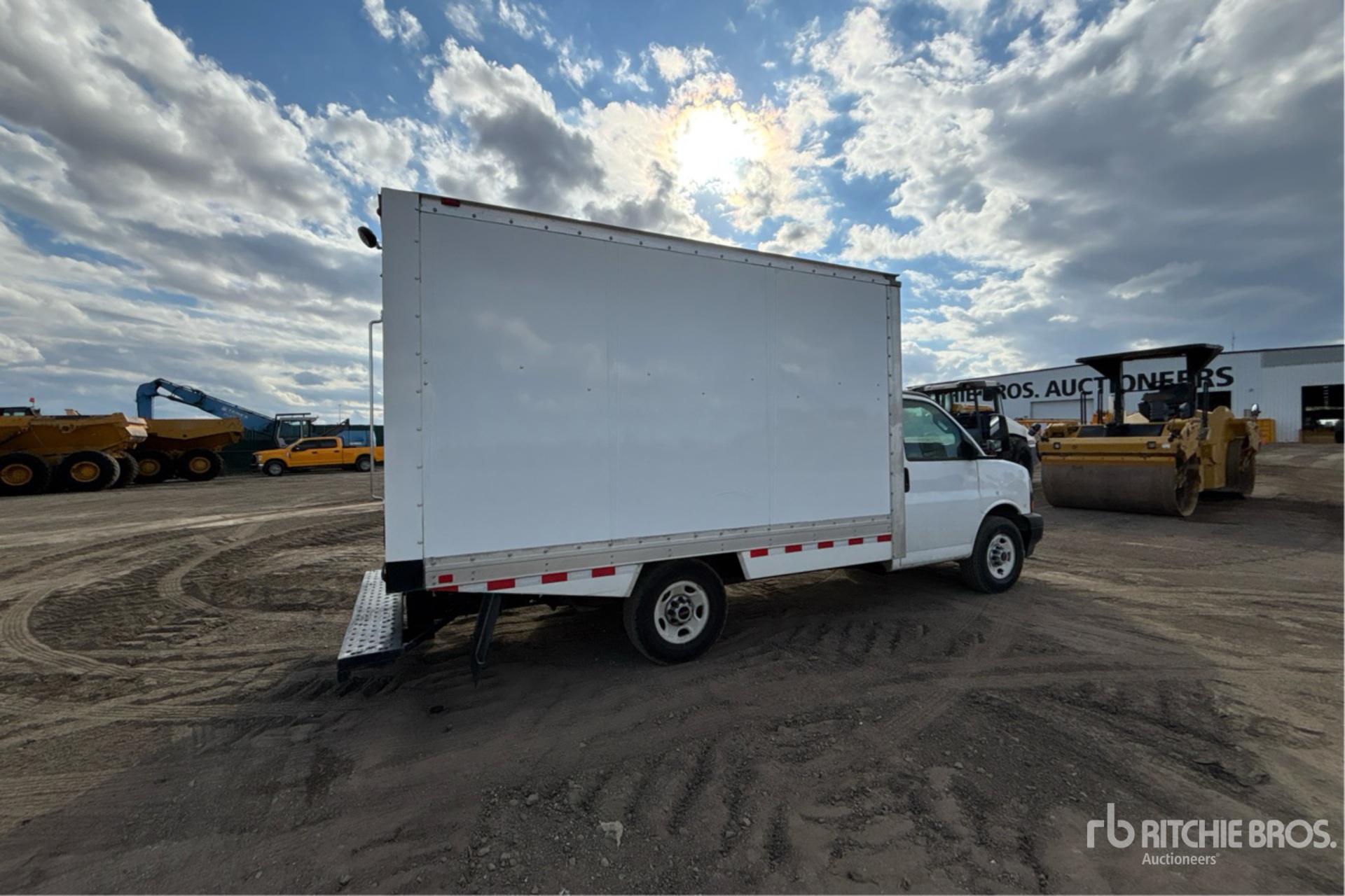 General Appearance with Bild, Ecke hinten rechts