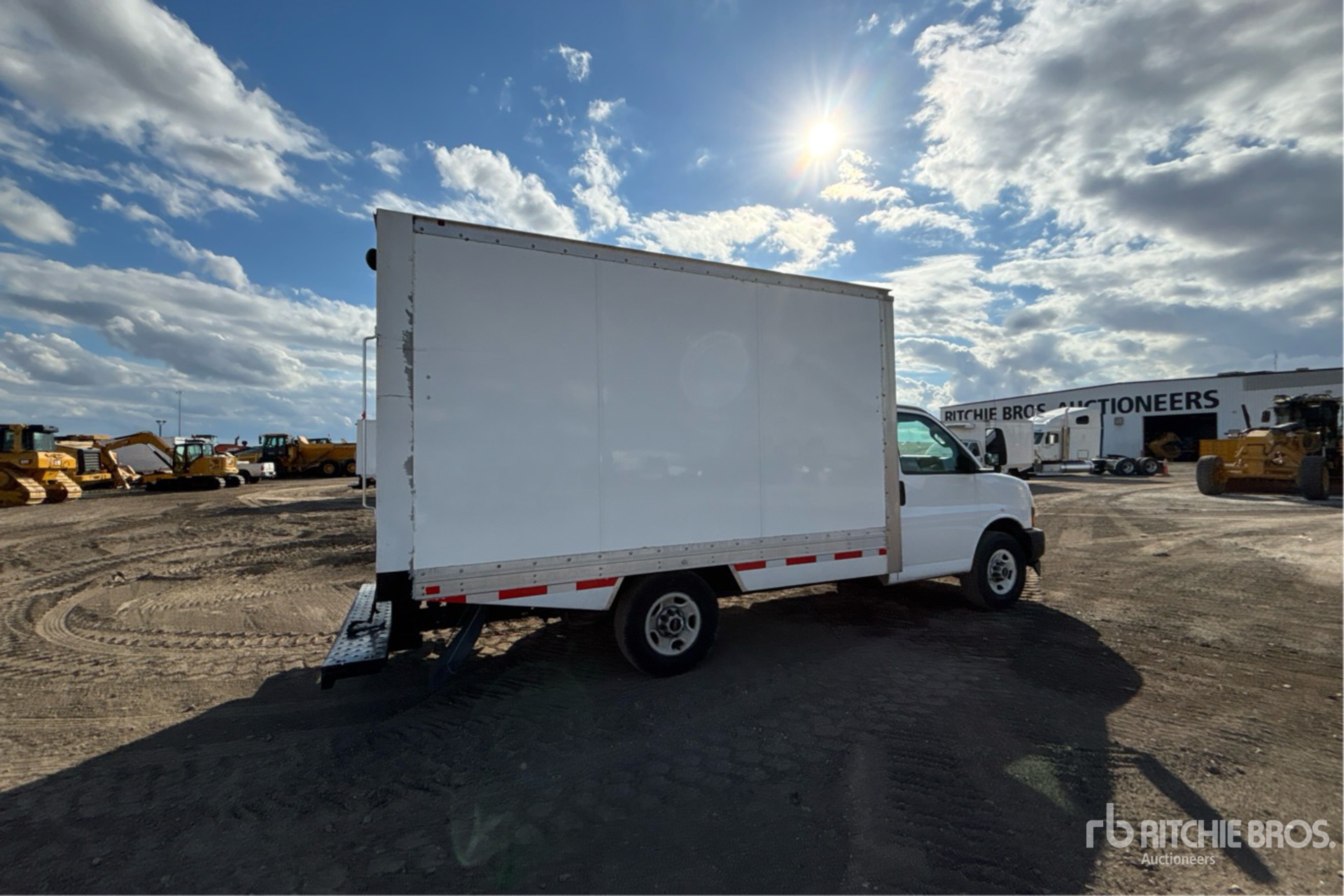 General Appearance with Imagen: esquina trasera derecha