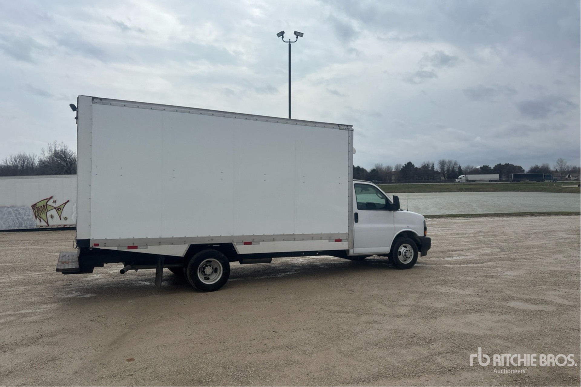 General Appearance with Imagen: esquina trasera derecha