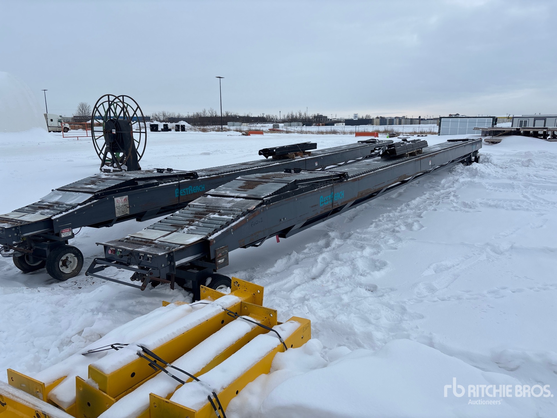 General Appearance with Bild, Ecke vorne links