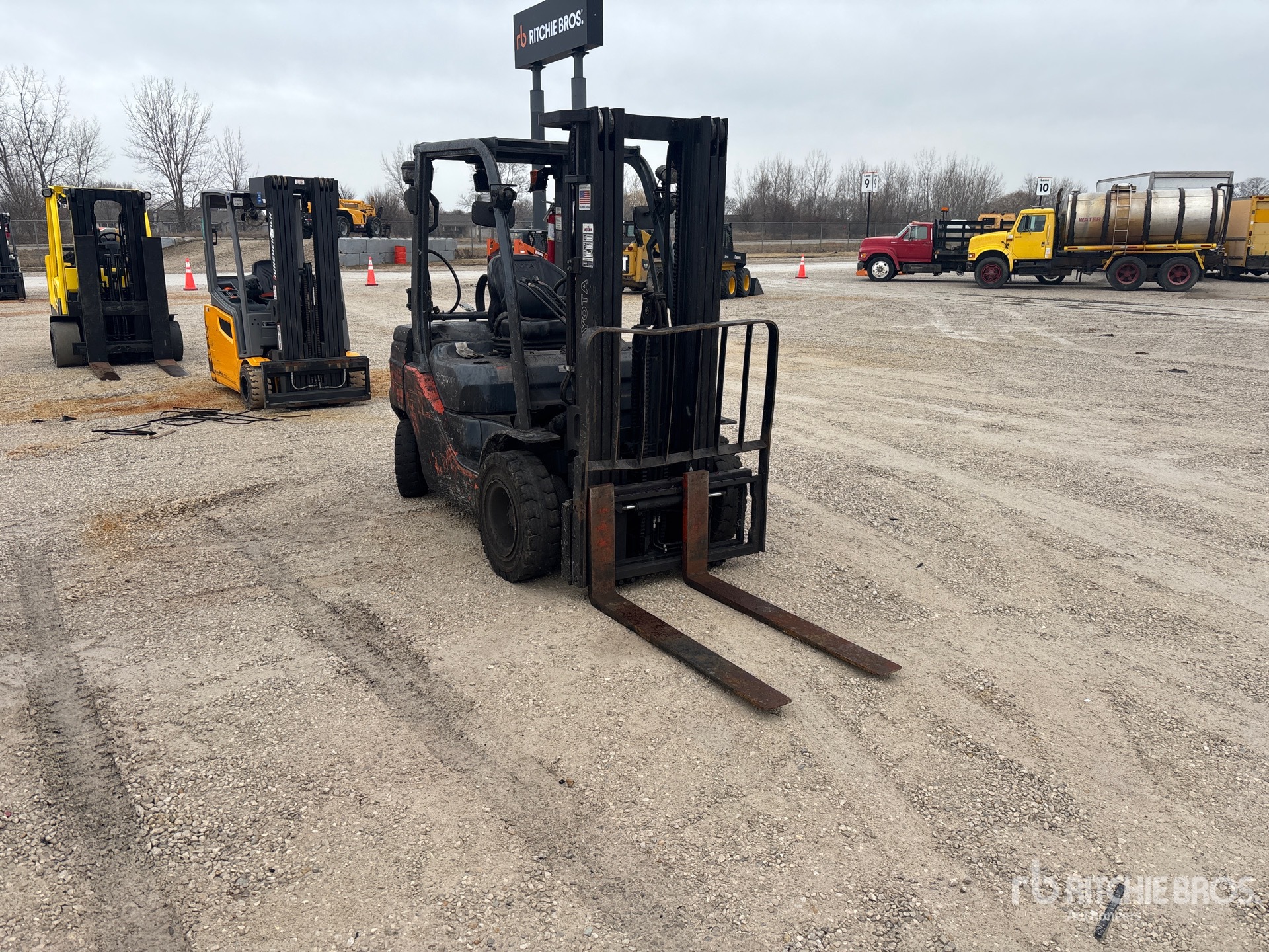 General Appearance with Picture, Right Front Corner