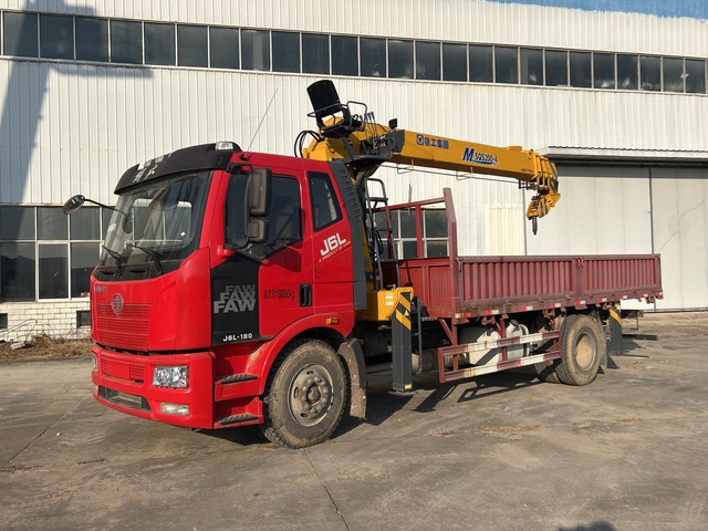 2021 XCMG SQS200 8 ton on 2021 FAW J6L-180 4x2 Flatbed Truck w/Crane