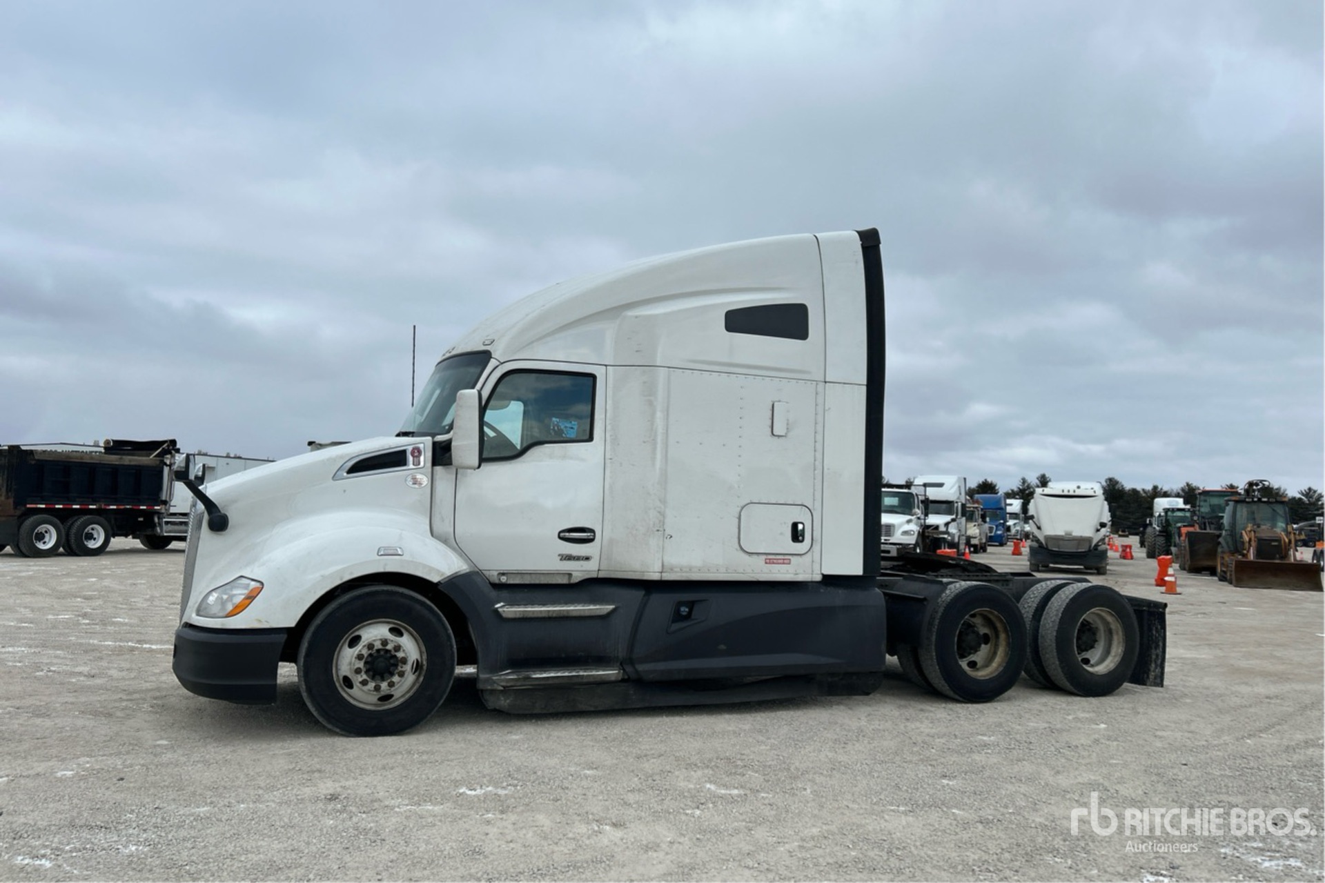 General Appearance with Foto, angolo anteriore sinistro