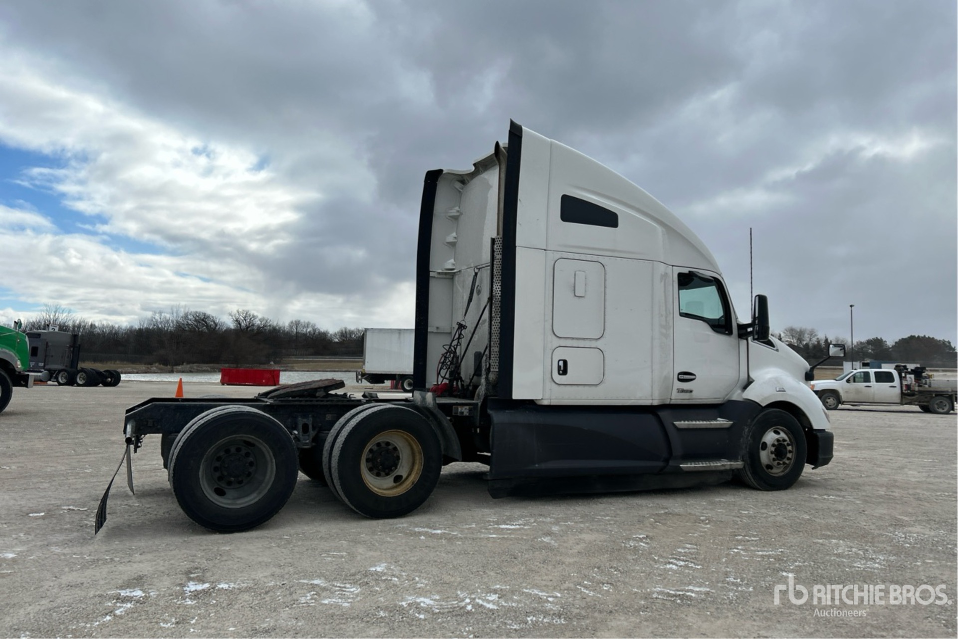 General Appearance with Foto, angolo anteriore sinistro