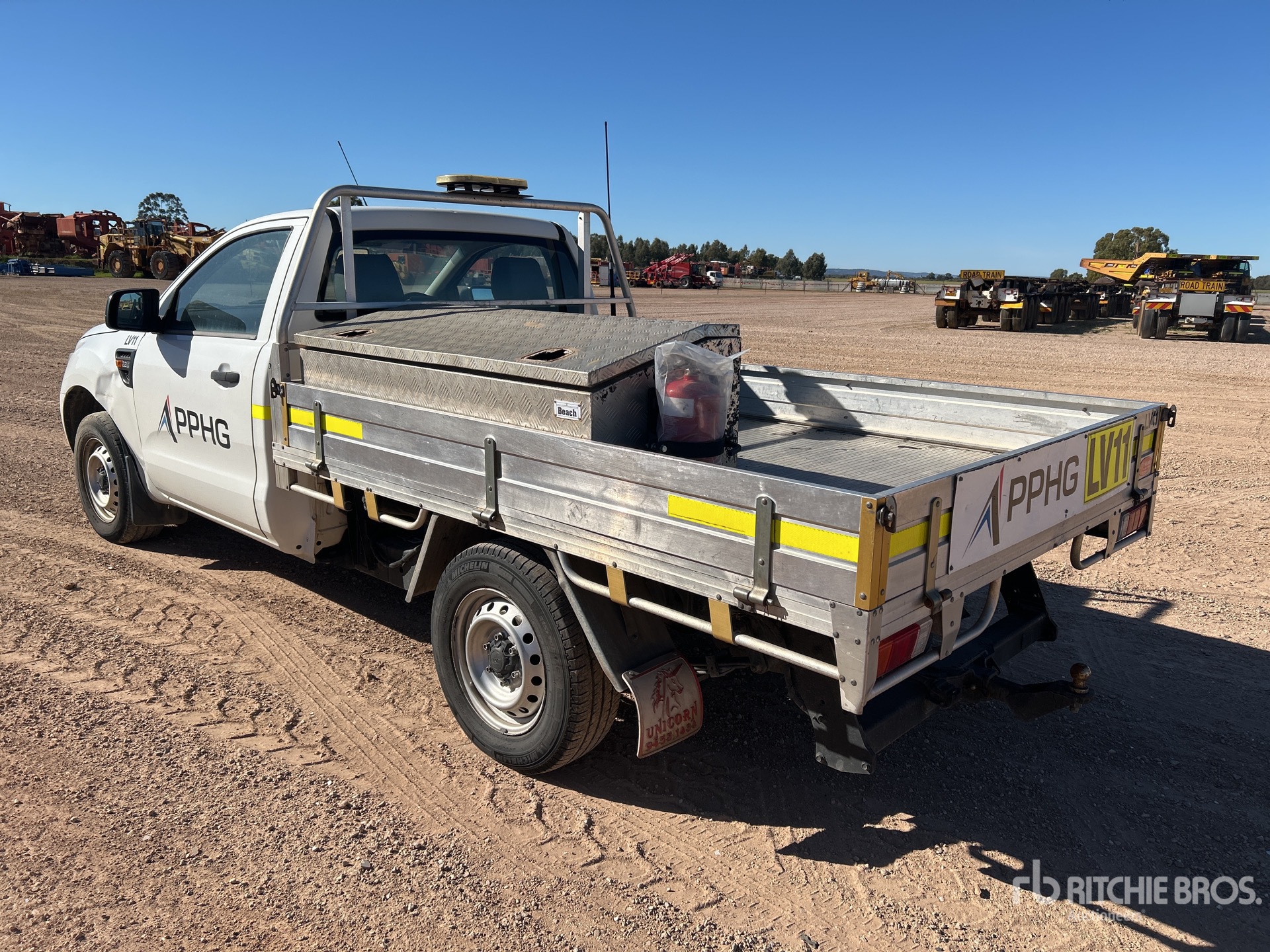 General Appearance with Foto, angolo anteriore sinistro