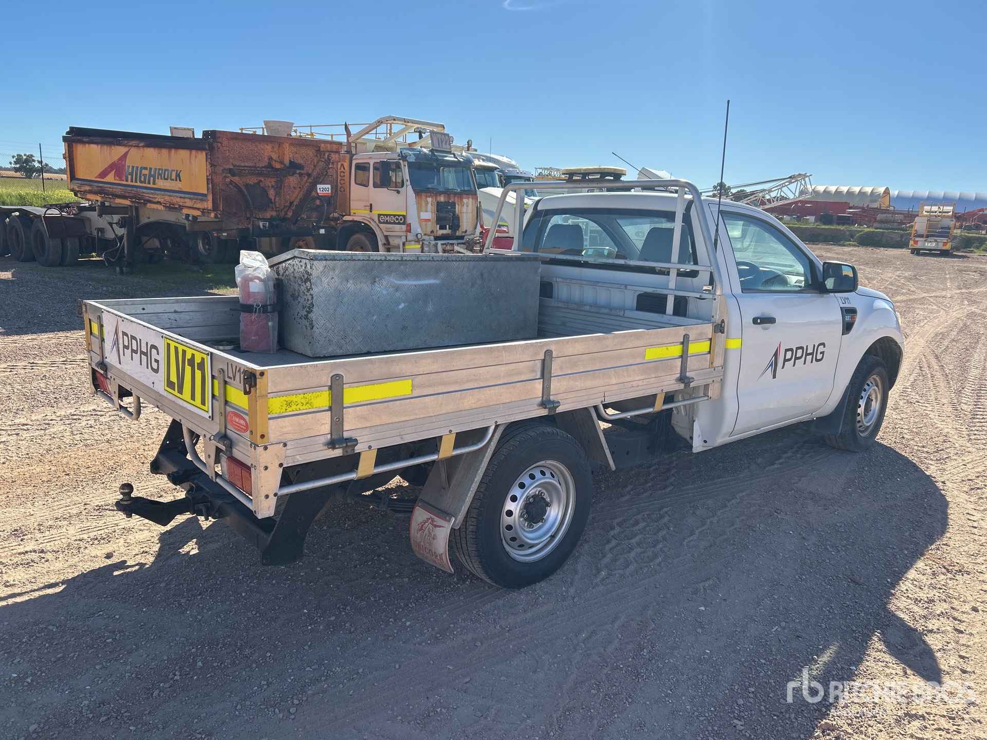 General Appearance with Foto, angolo posteriore sinistro