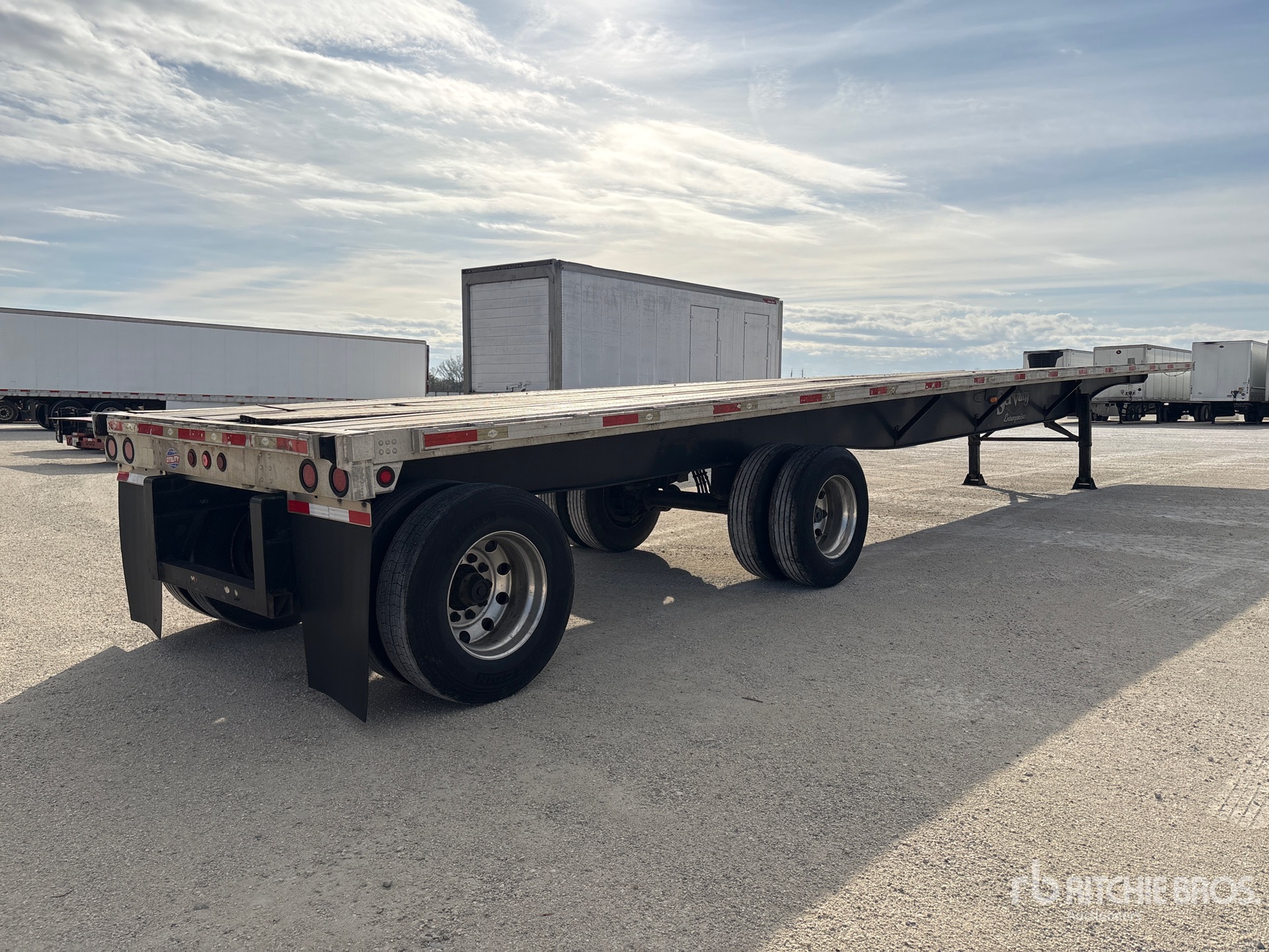 Aspect général with Image, coin arrière droit