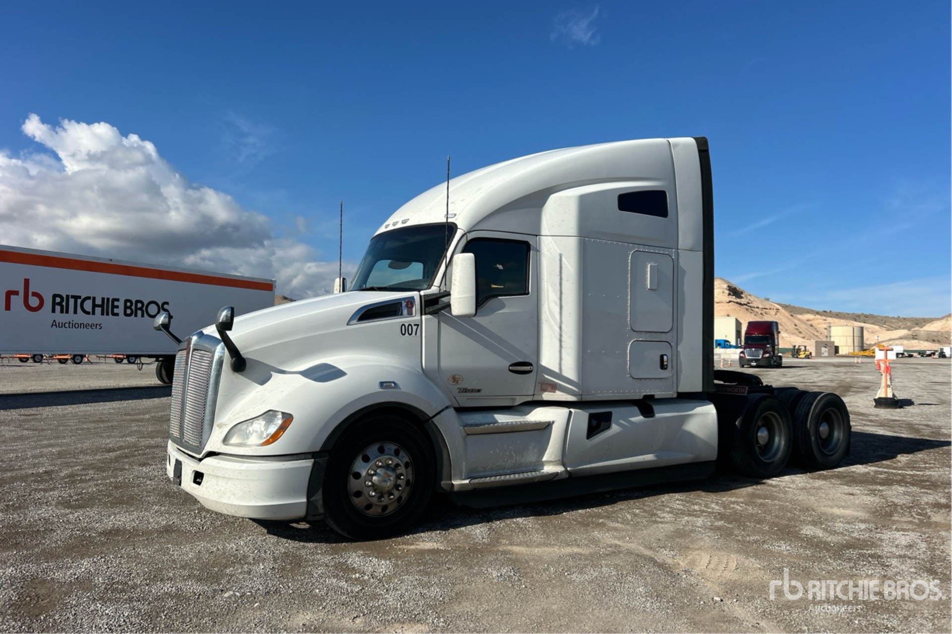 General Appearance with Picture, Left Front Corner