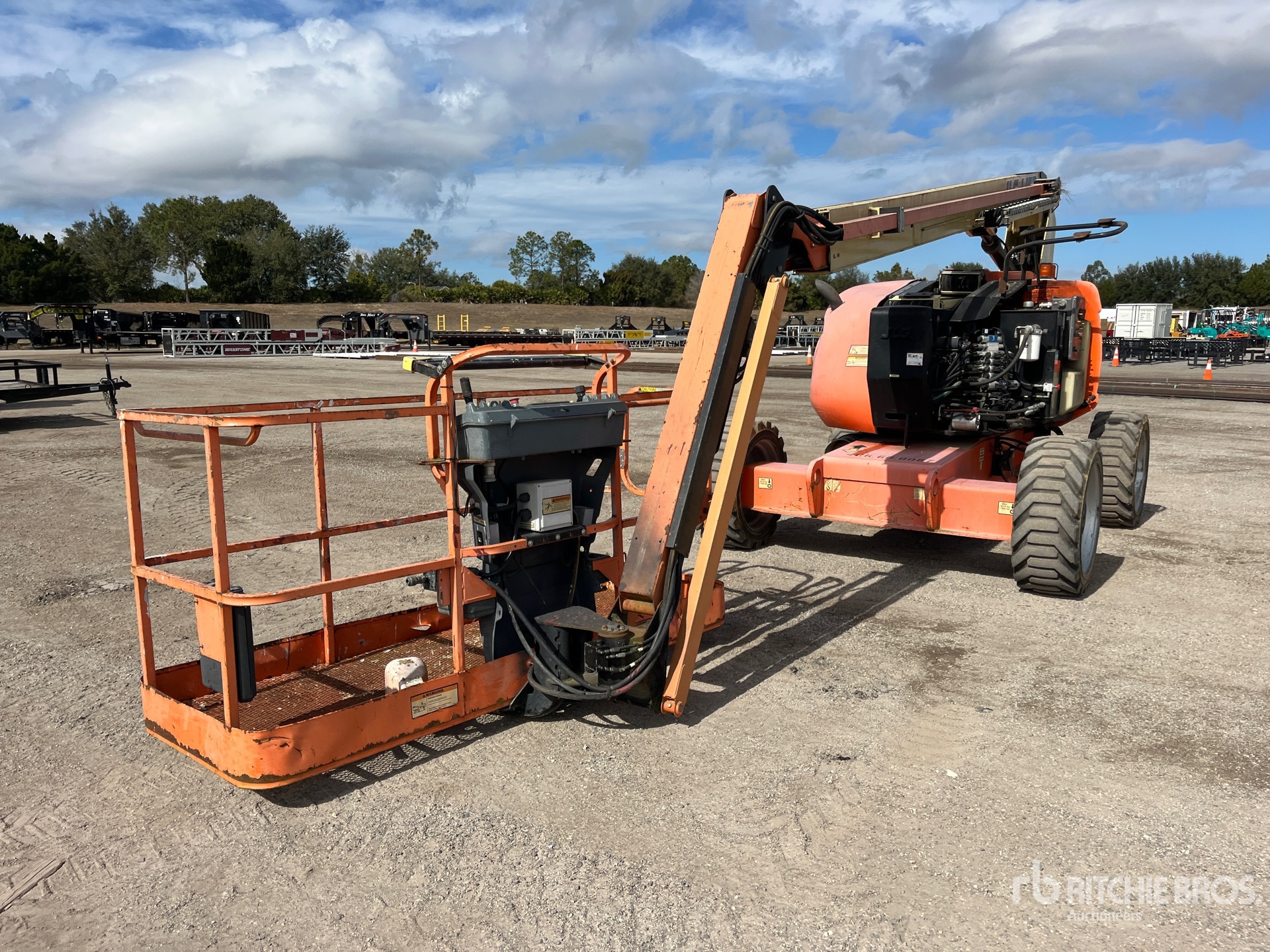 General Appearance with Foto, angolo anteriore sinistro