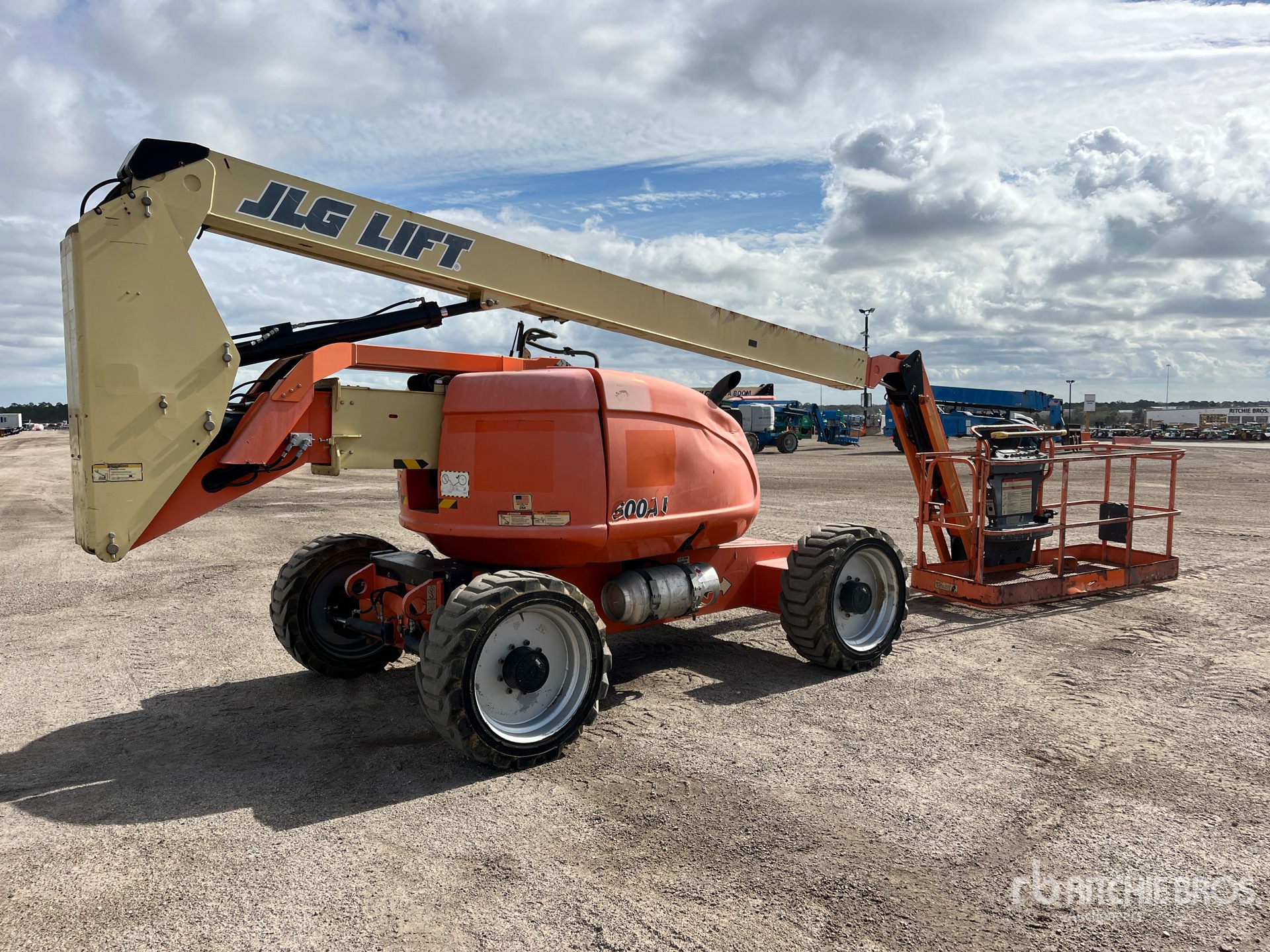 General Appearance with Foto, angolo anteriore sinistro