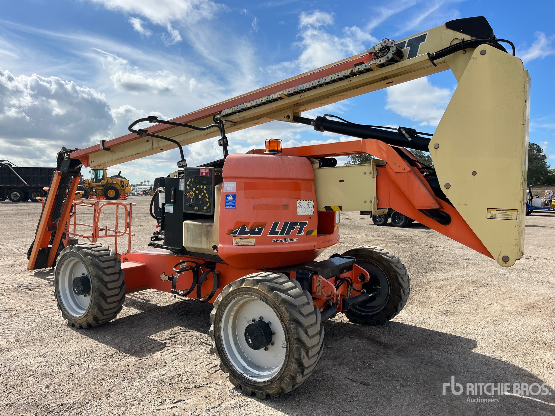 General Appearance with Foto, angolo posteriore sinistro