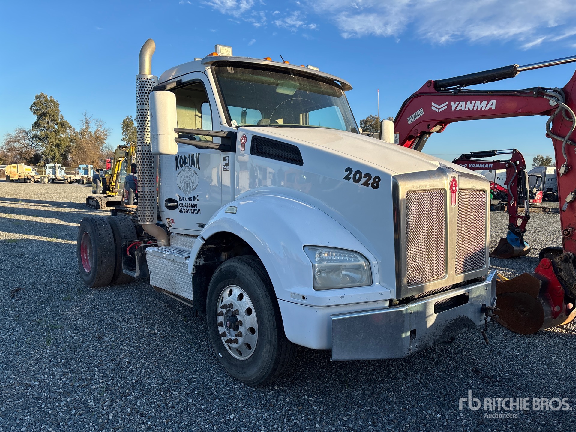 General Appearance with Picture, Right Front Corner