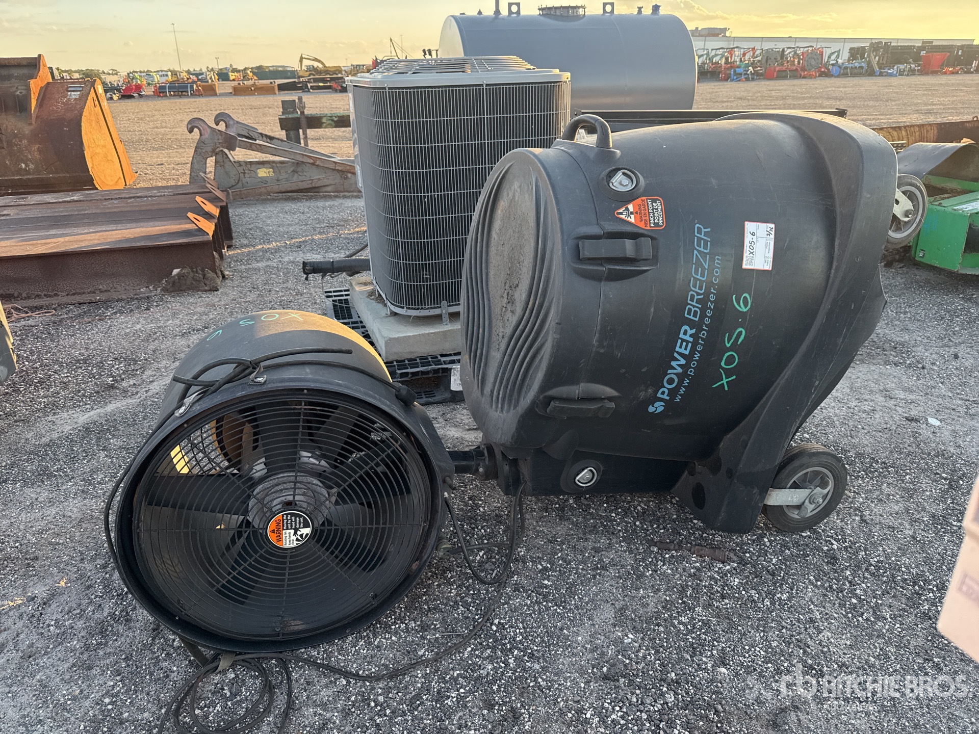 General Appearance with Bild, Ecke vorne rechts