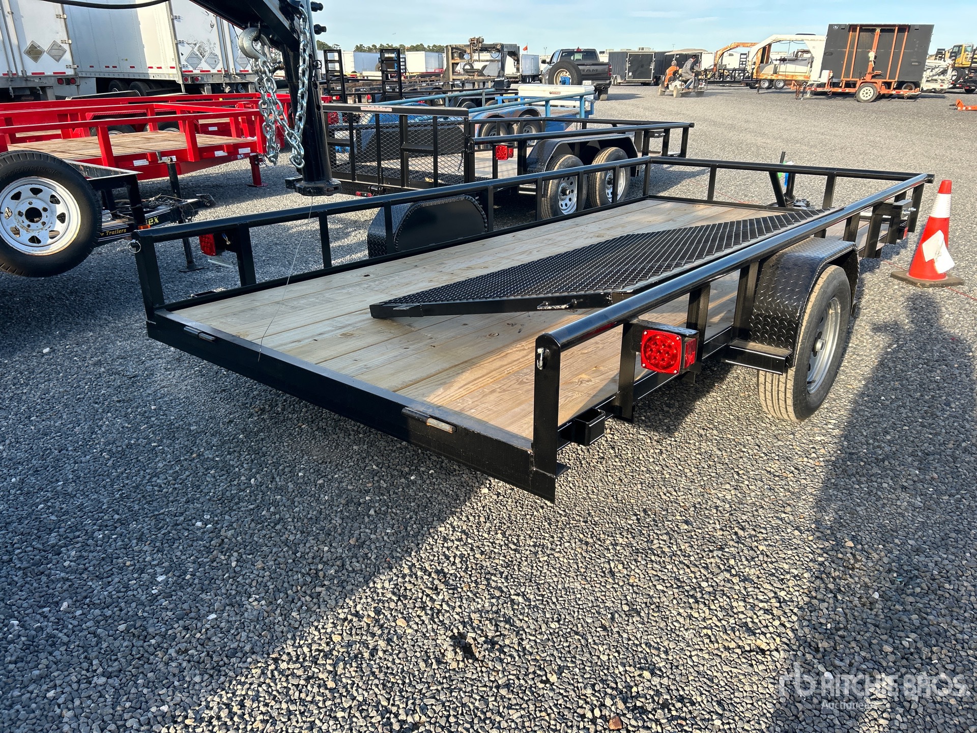 Aspect général with Image, coin arrière droit