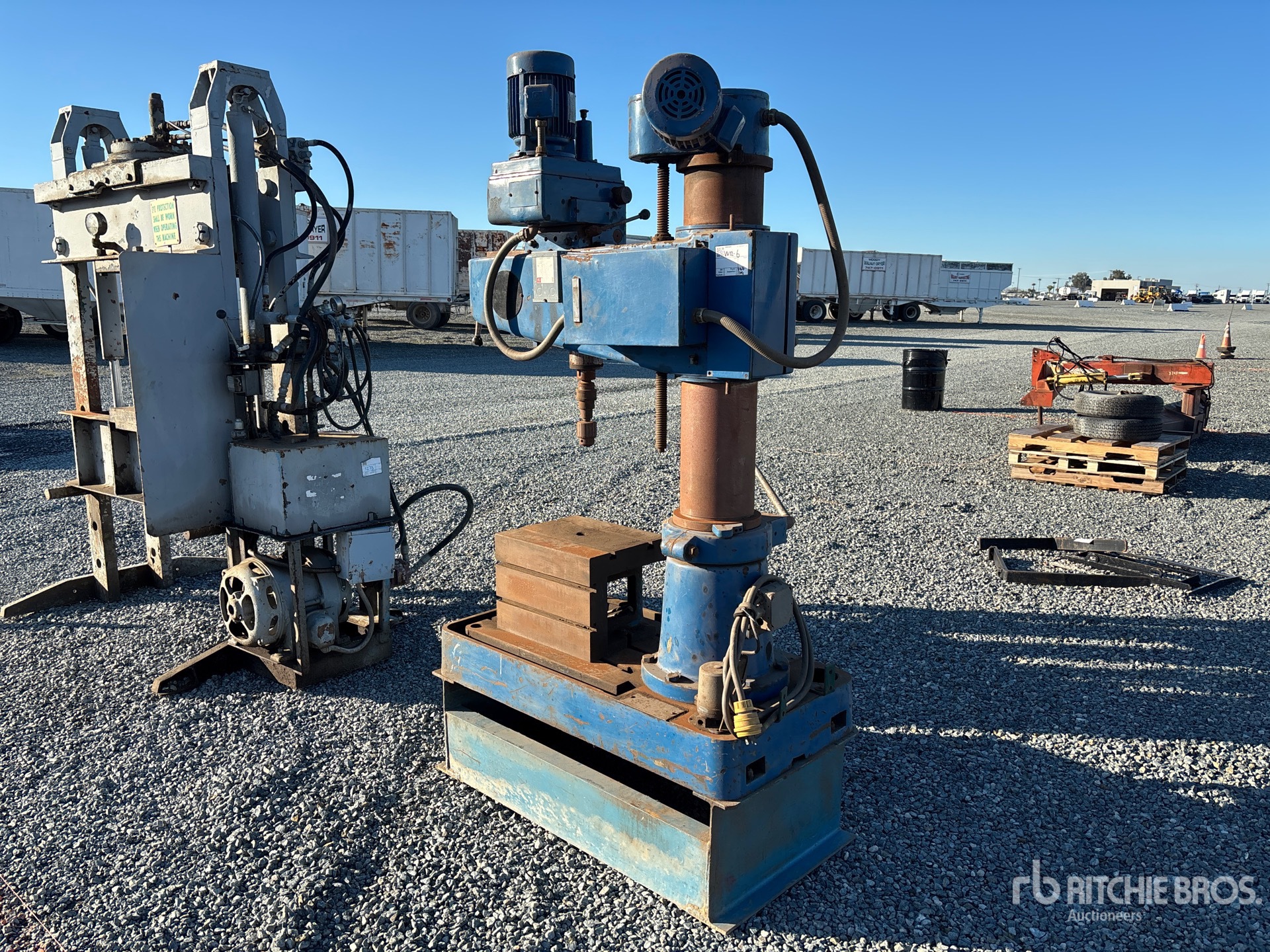 General Appearance with Bild, Ecke vorne links