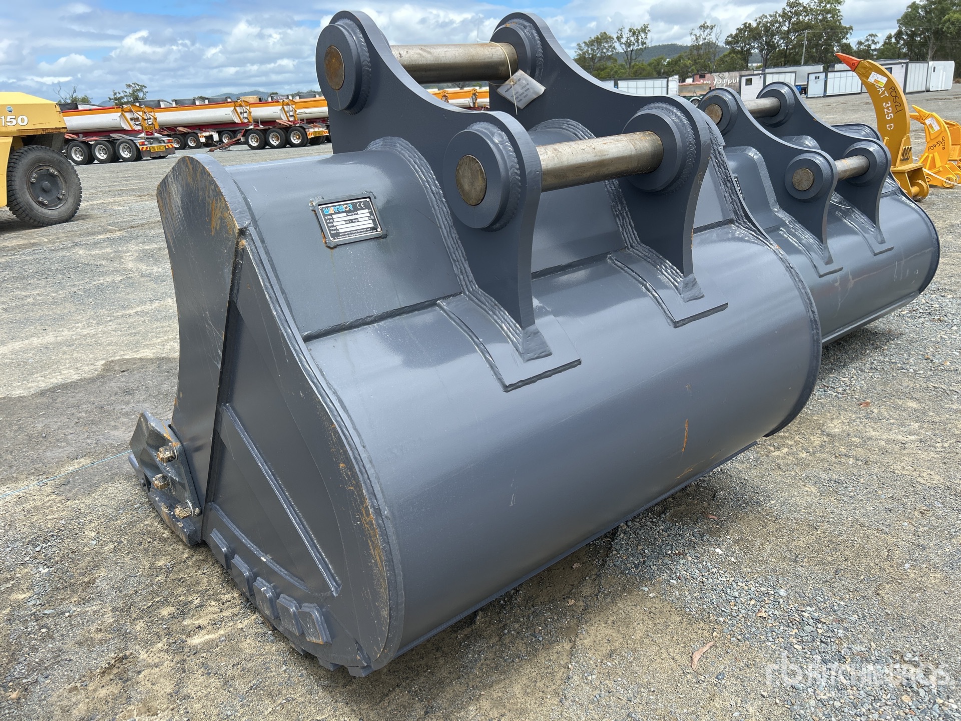 General Appearance with Picture, Left Rear Corner