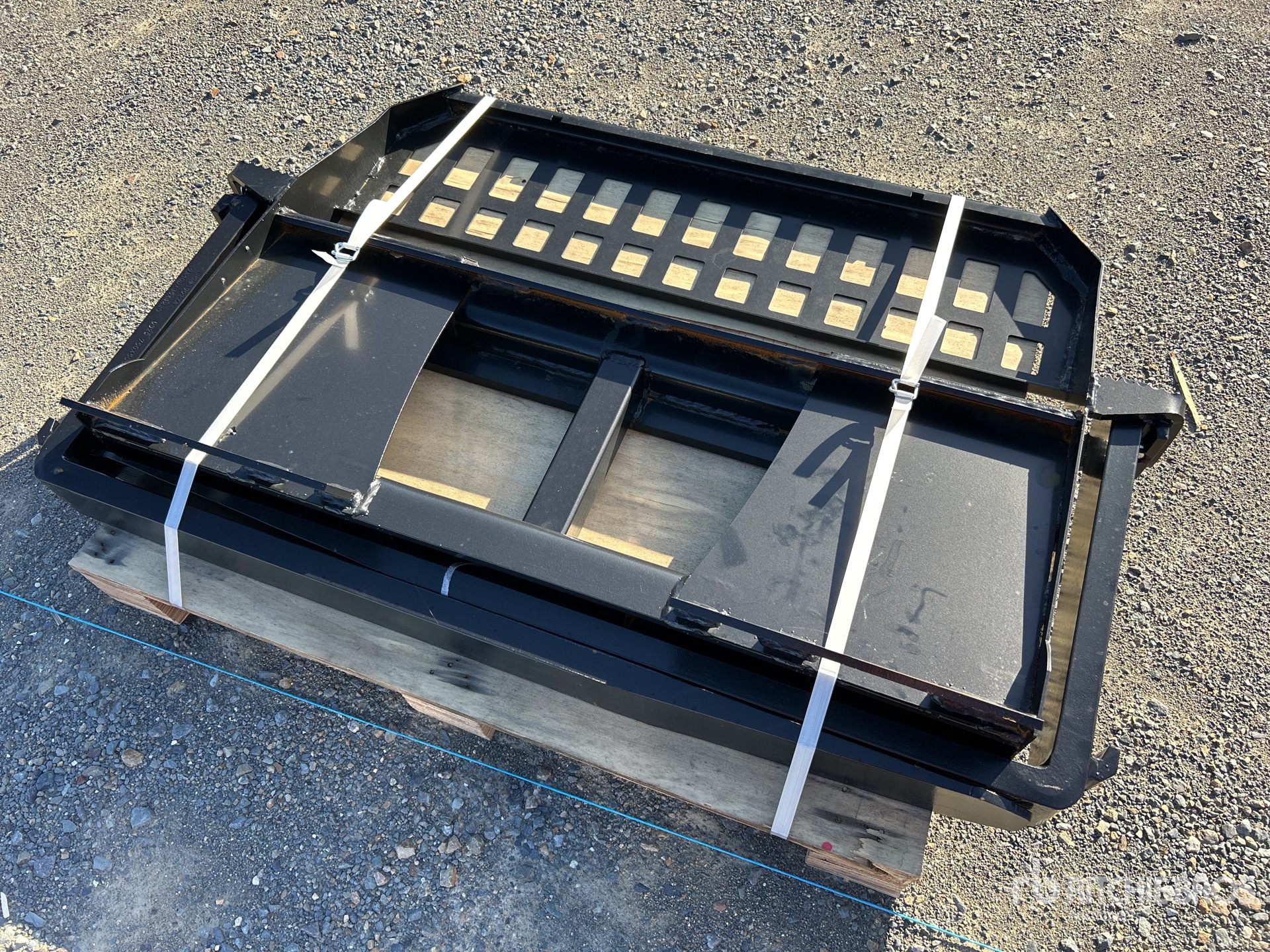 General Appearance with Foto, angolo anteriore sinistro