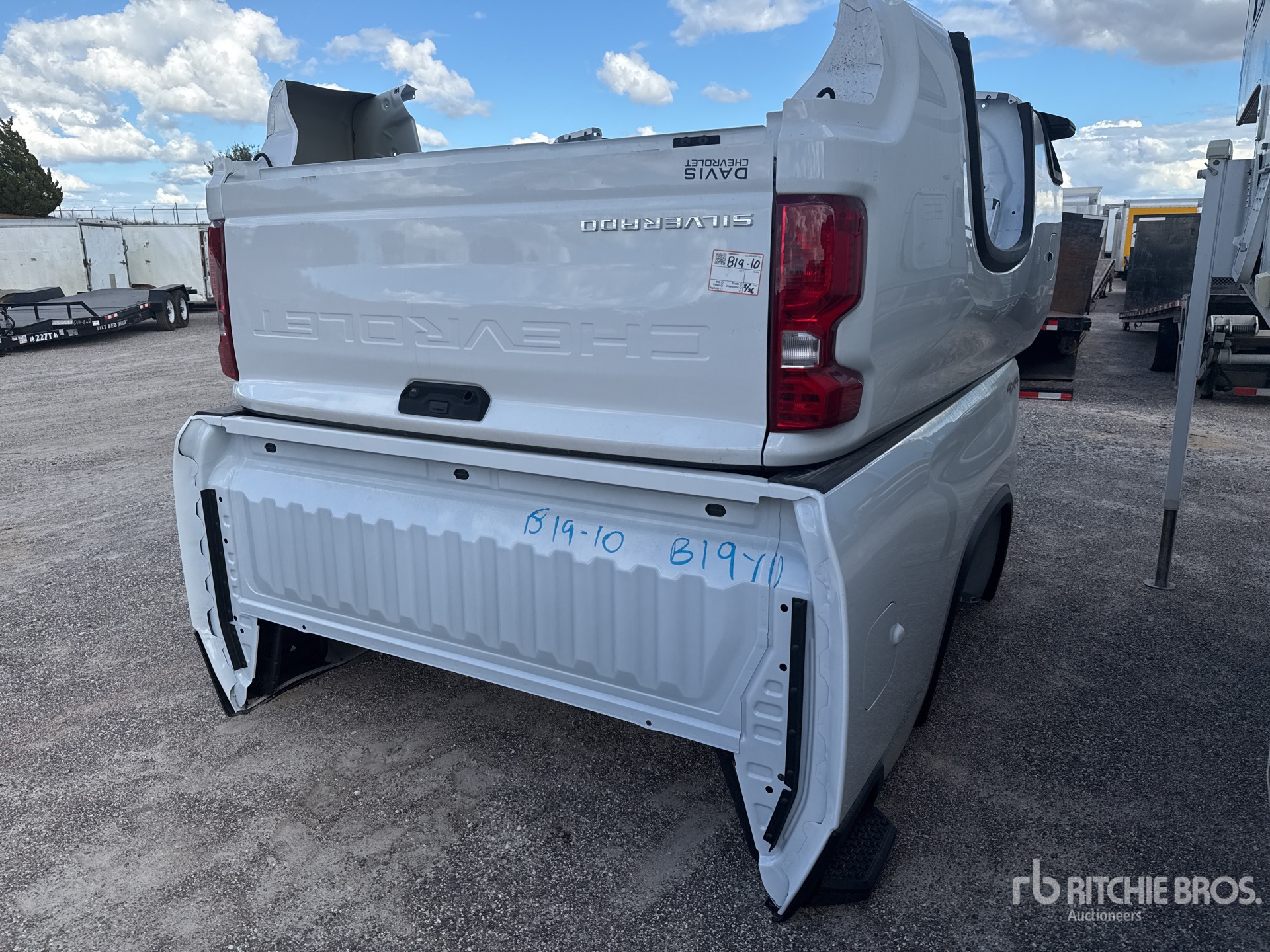 Aspect général with Image, coin avant droit