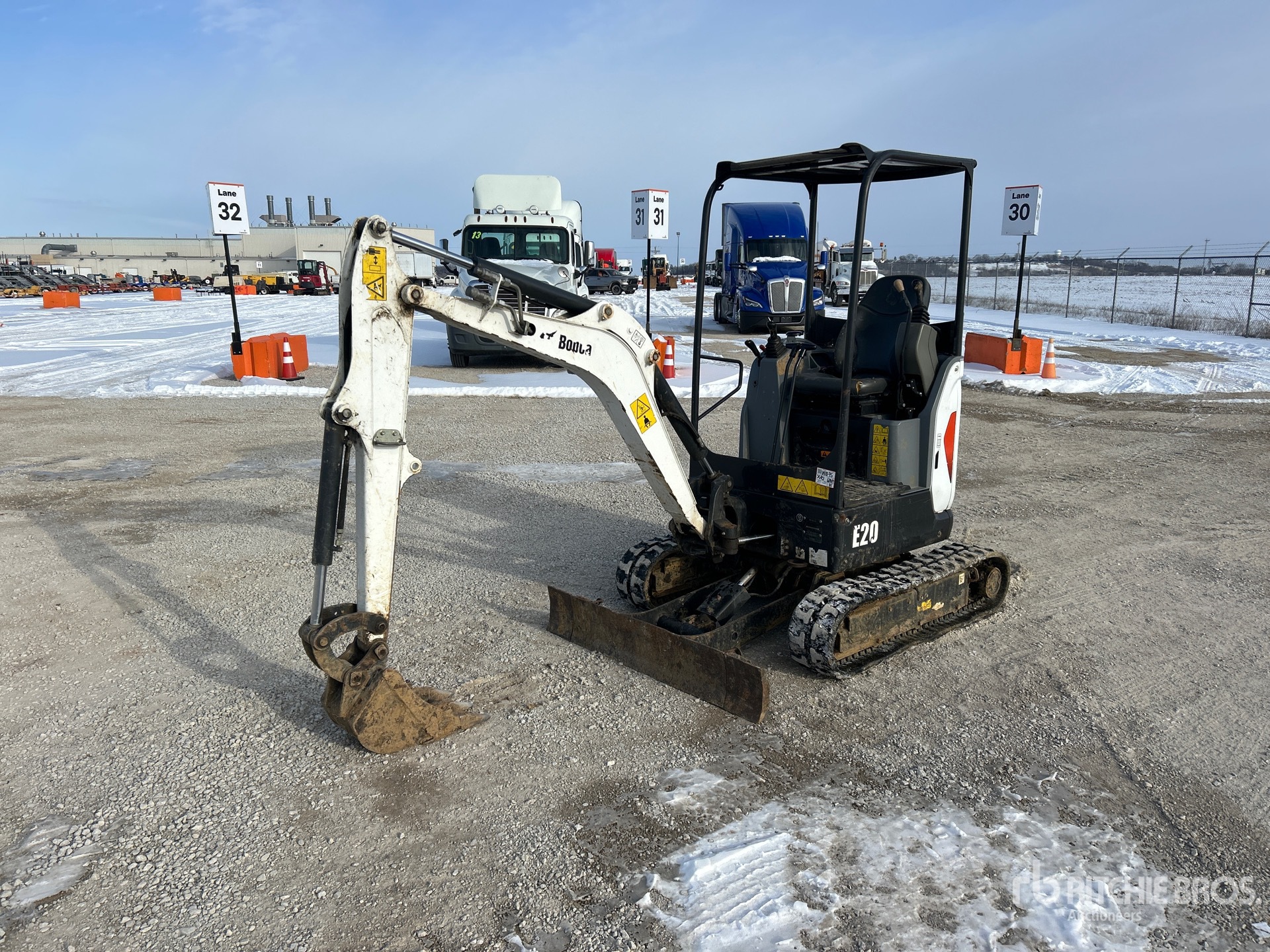 General Appearance with Picture, Left Front Corner