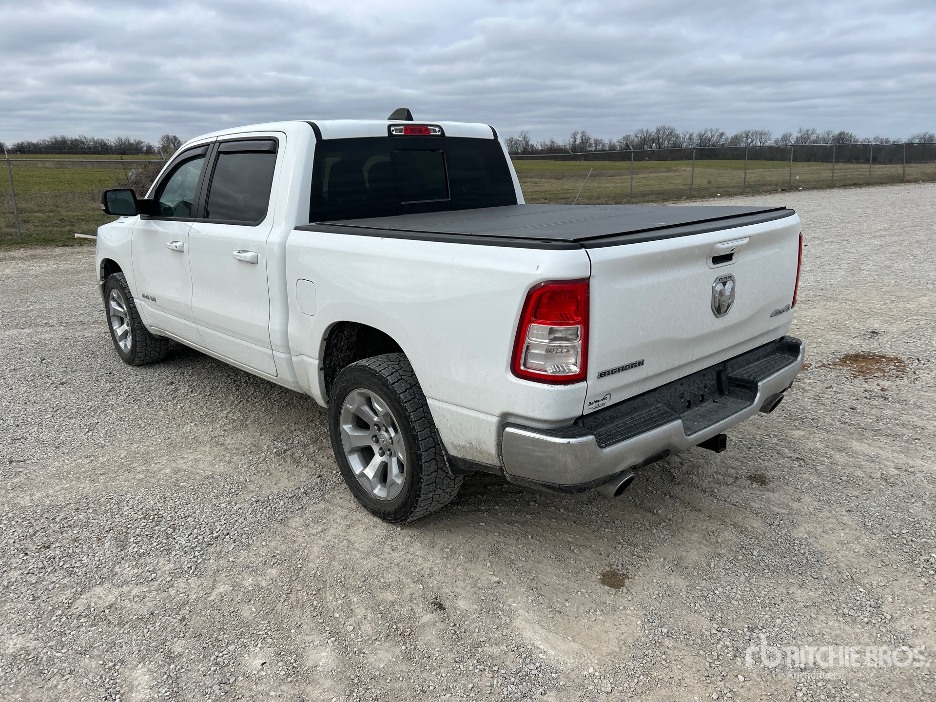 General Appearance with Foto, angolo posteriore sinistro