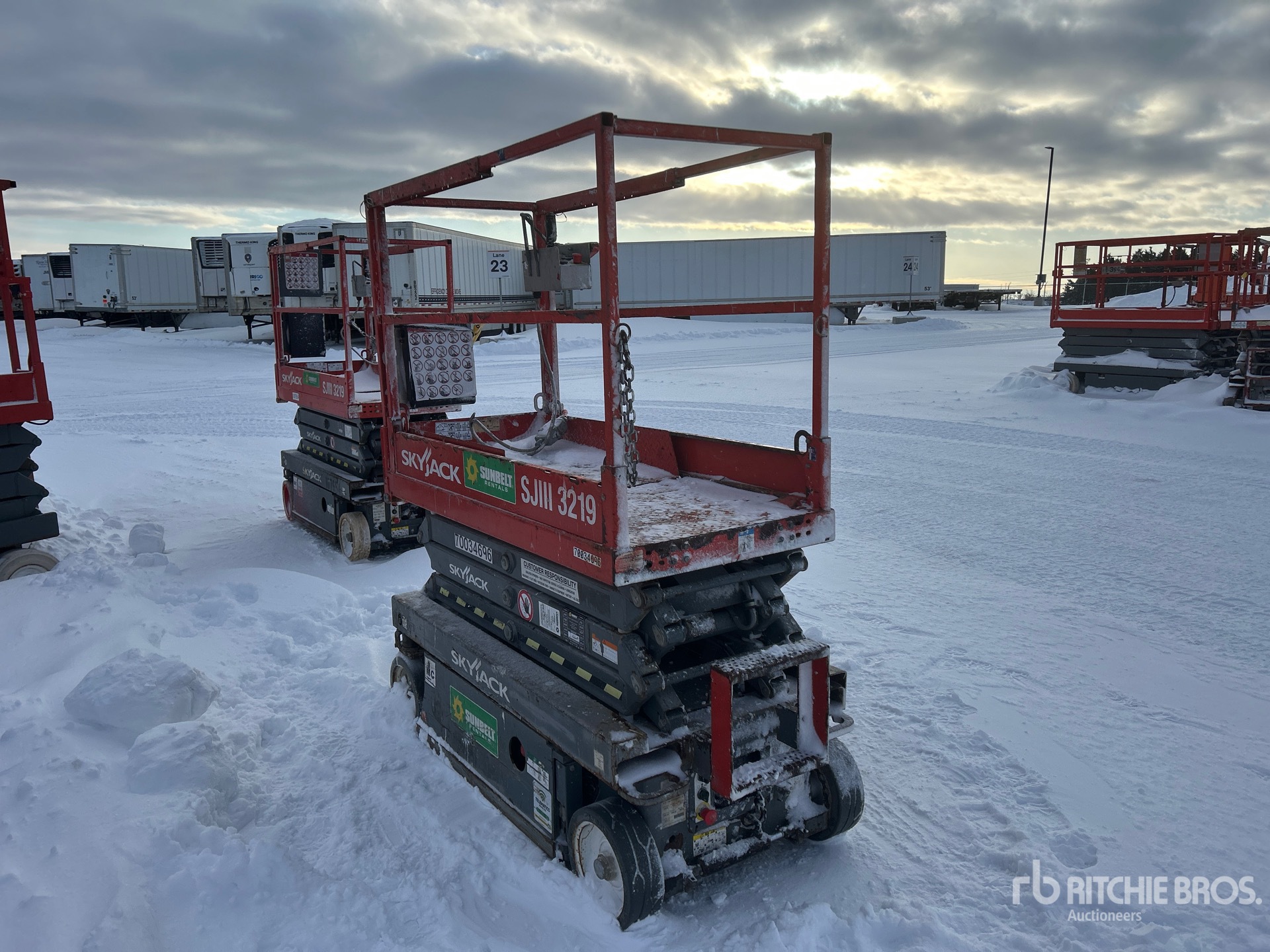 General Appearance with Picture, Right Front Corner