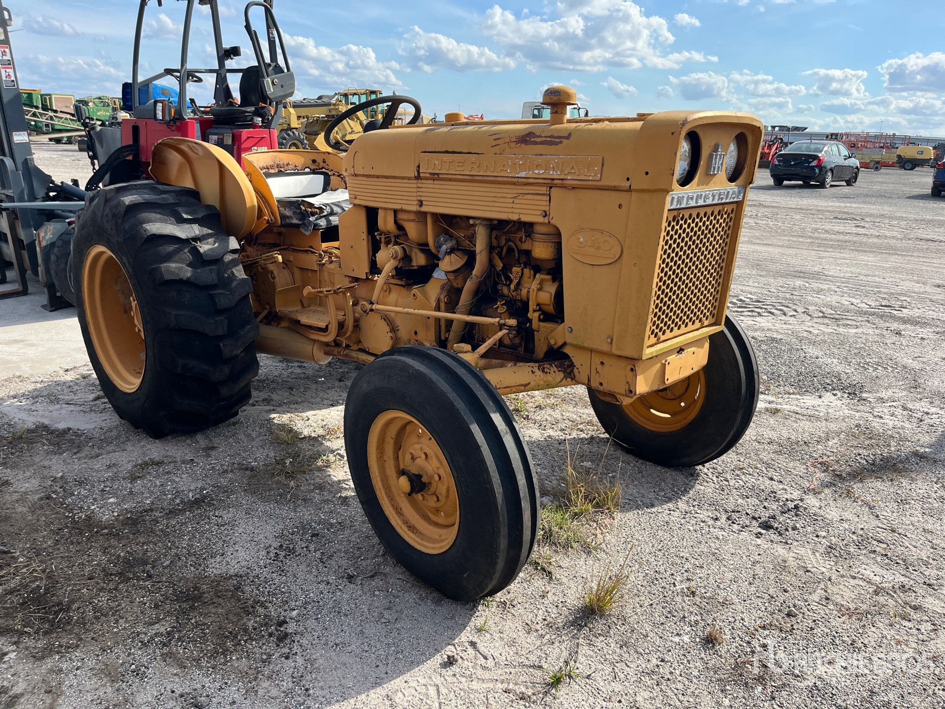 General Appearance with Picture, Right Front Corner