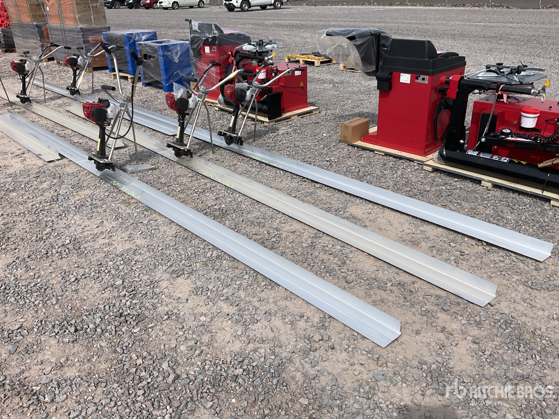 General Appearance with Bild, Ecke vorne links