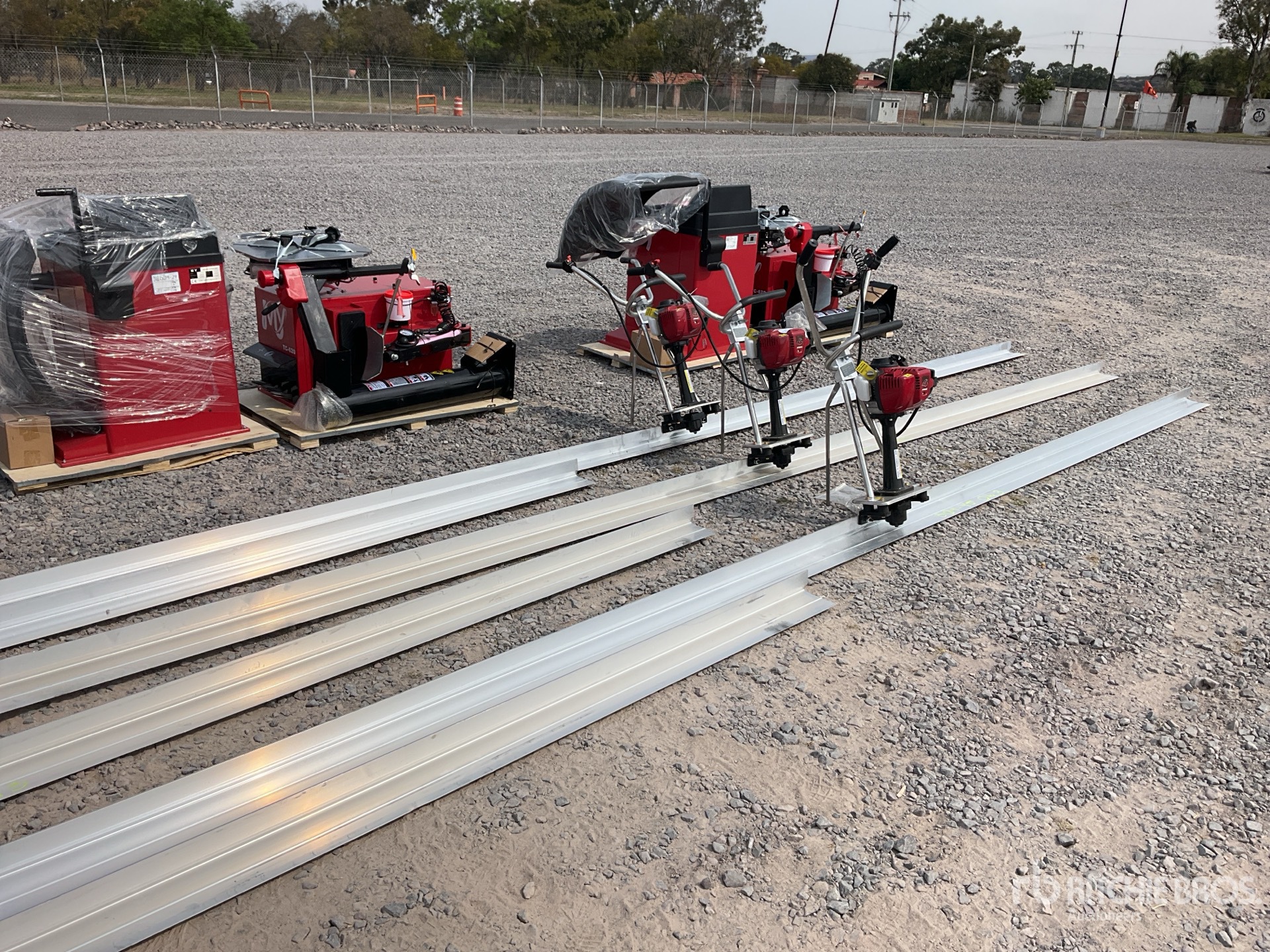 General Appearance with Featured Photo